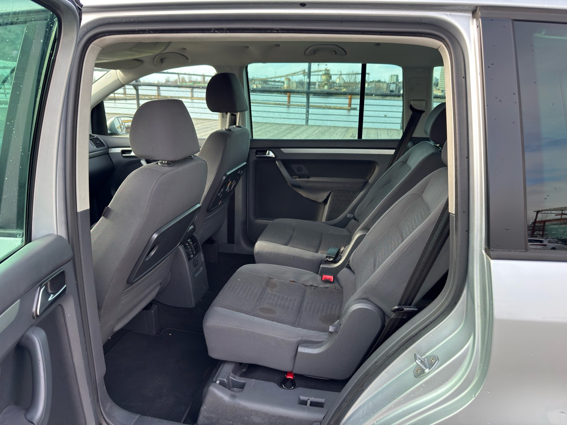 Vehicle photo 16