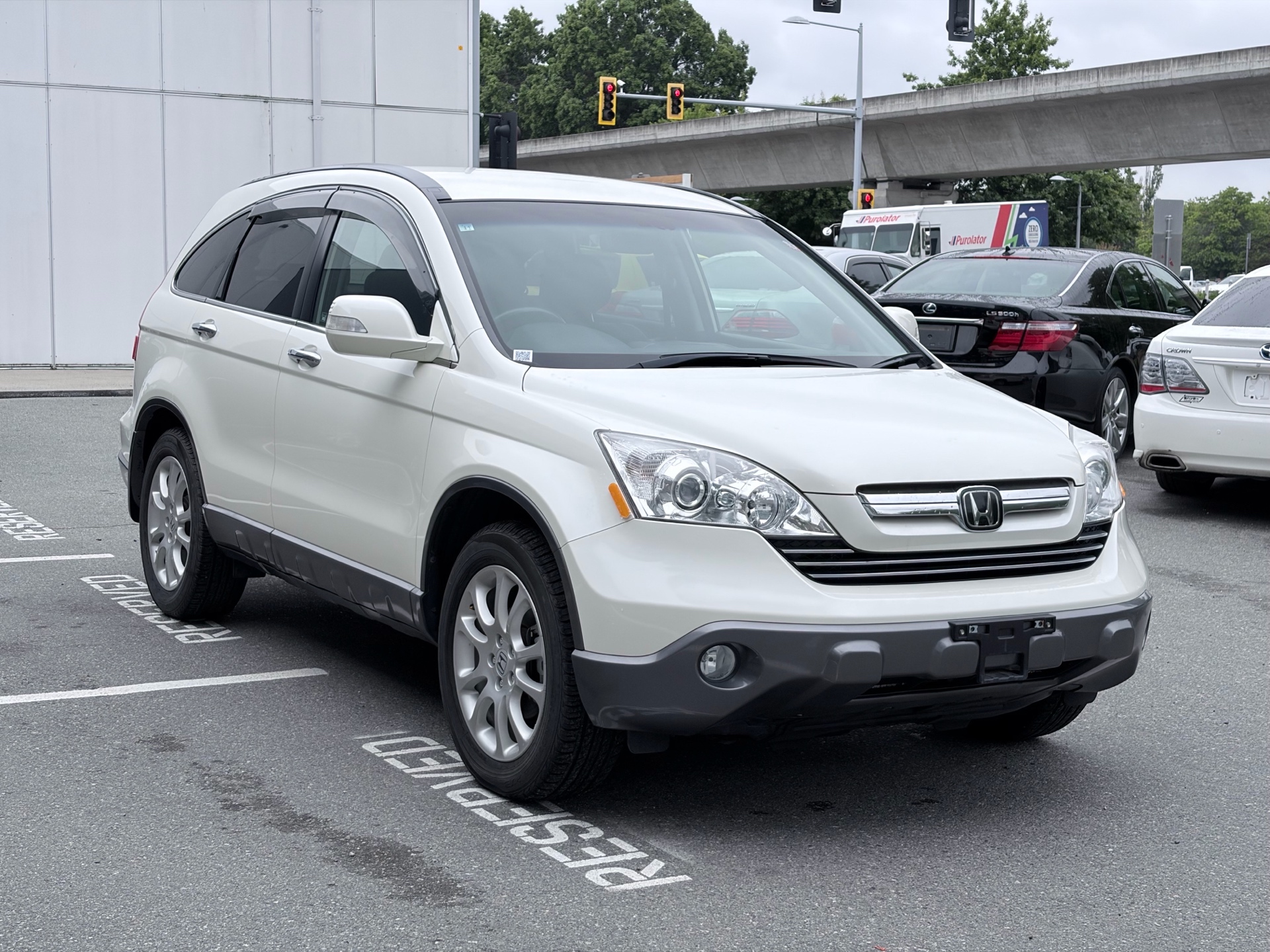Vehicle photo 2