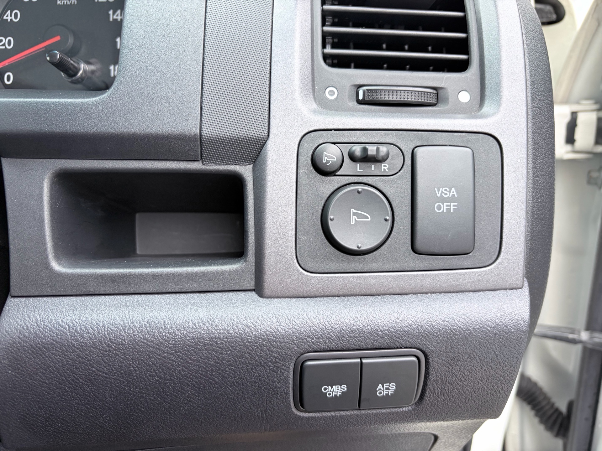Vehicle photo 16