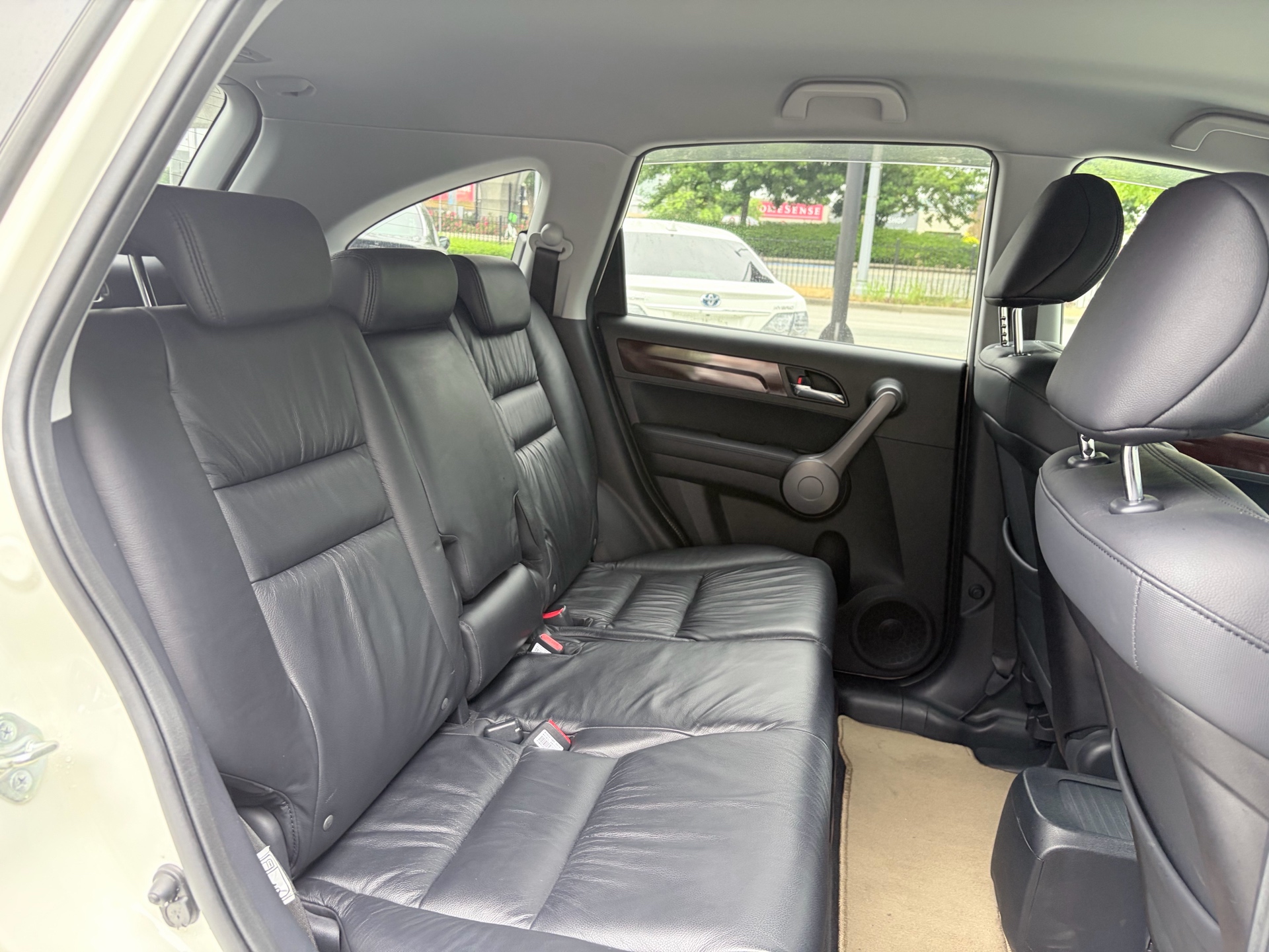 Vehicle photo 19