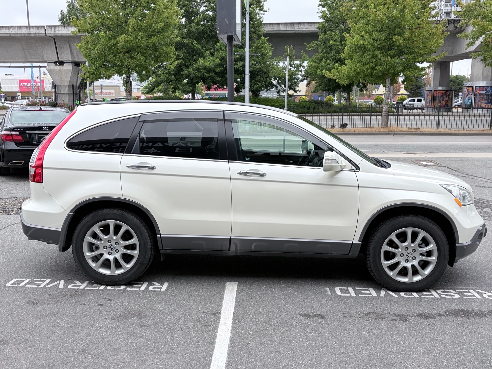 Vehicle photo 8