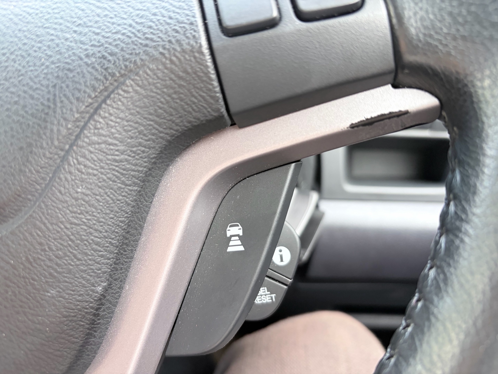 Vehicle photo 13
