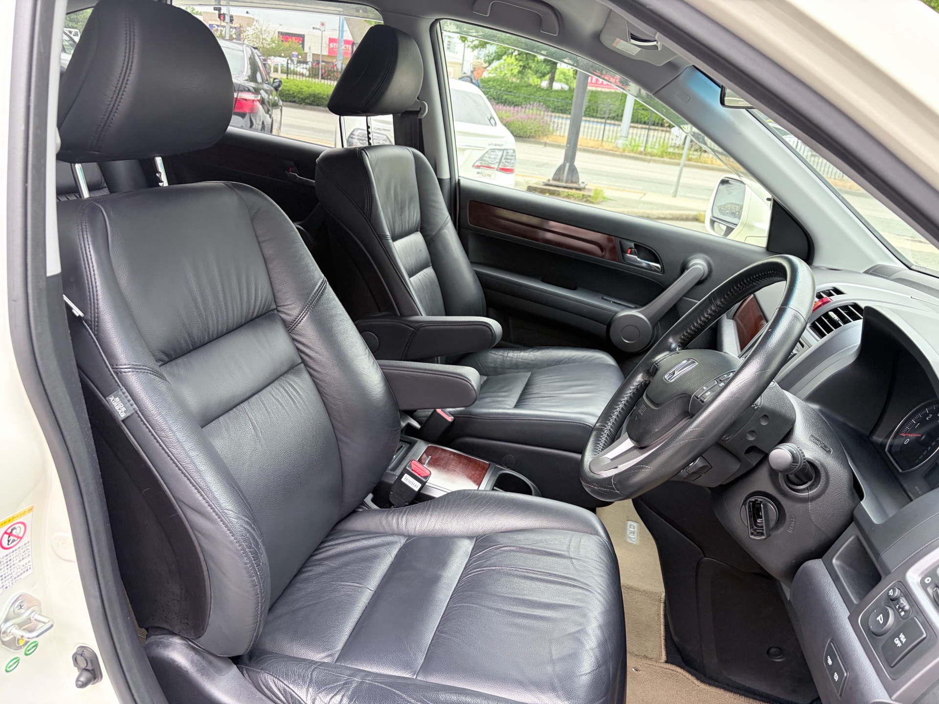 Vehicle photo 18