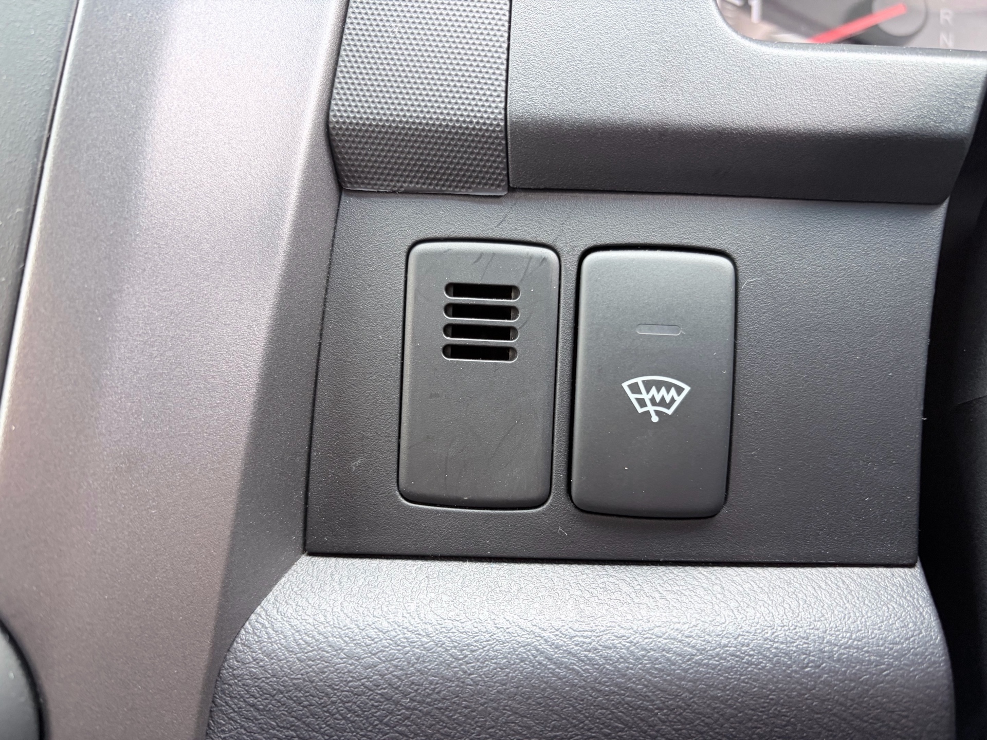 Vehicle photo 17
