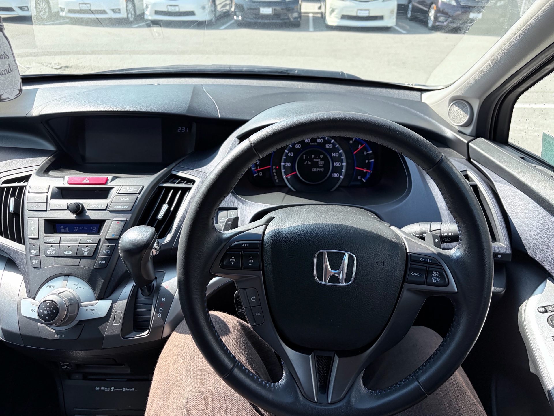 Vehicle photo 9