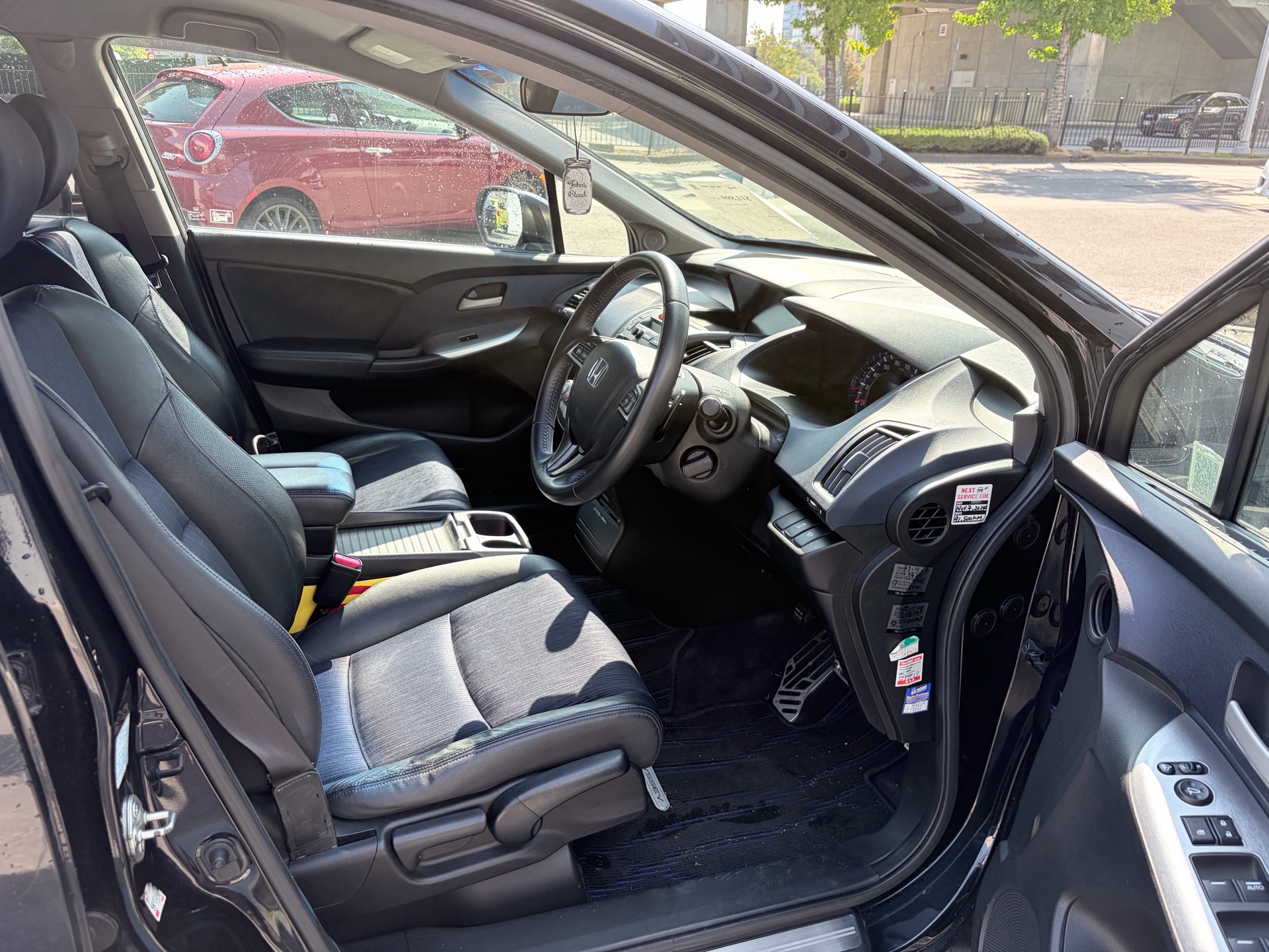 Vehicle photo 15