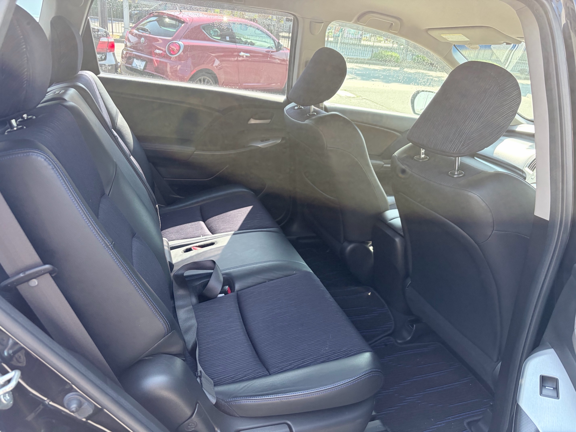 Vehicle photo 16