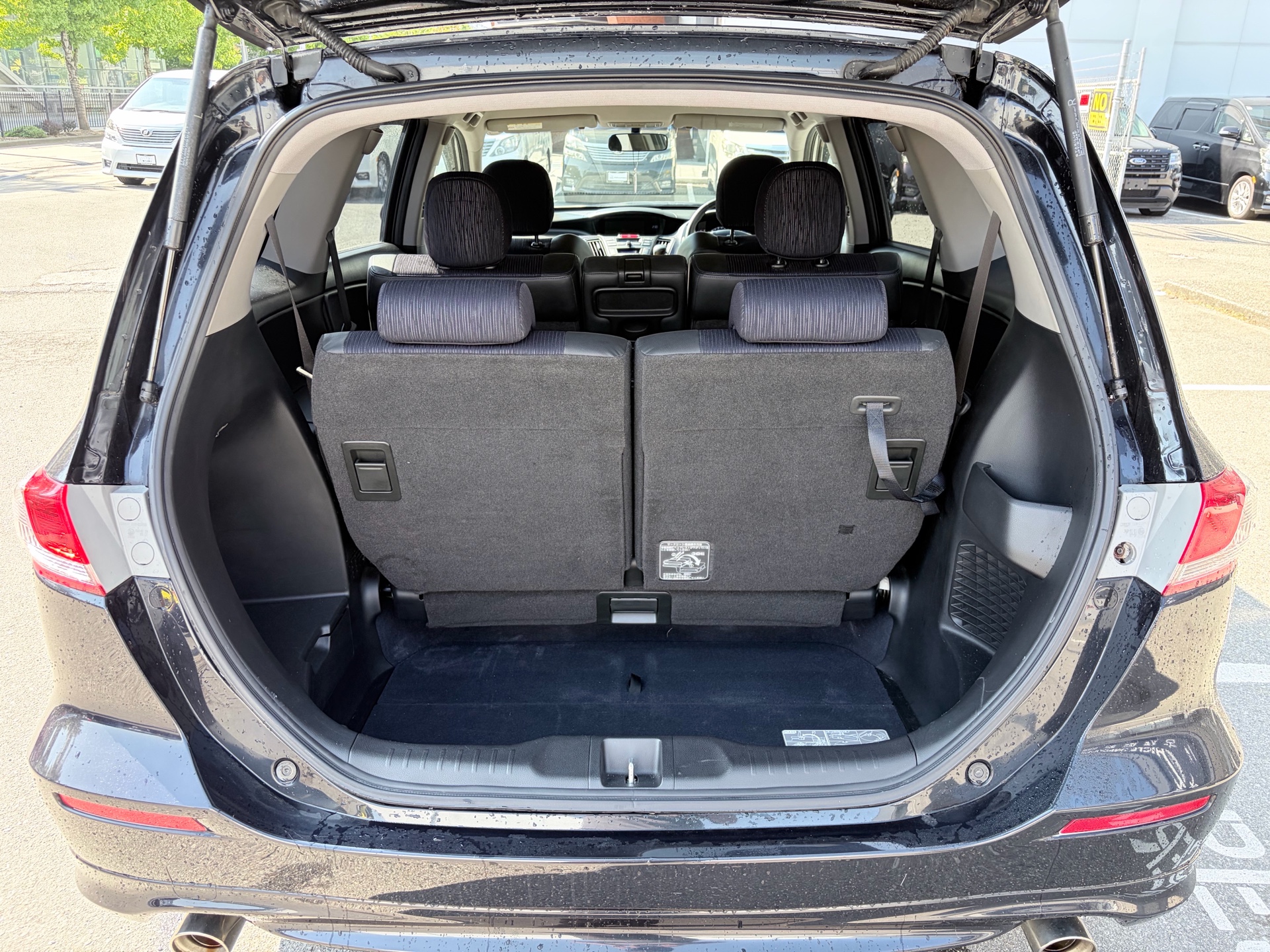 Vehicle photo 17