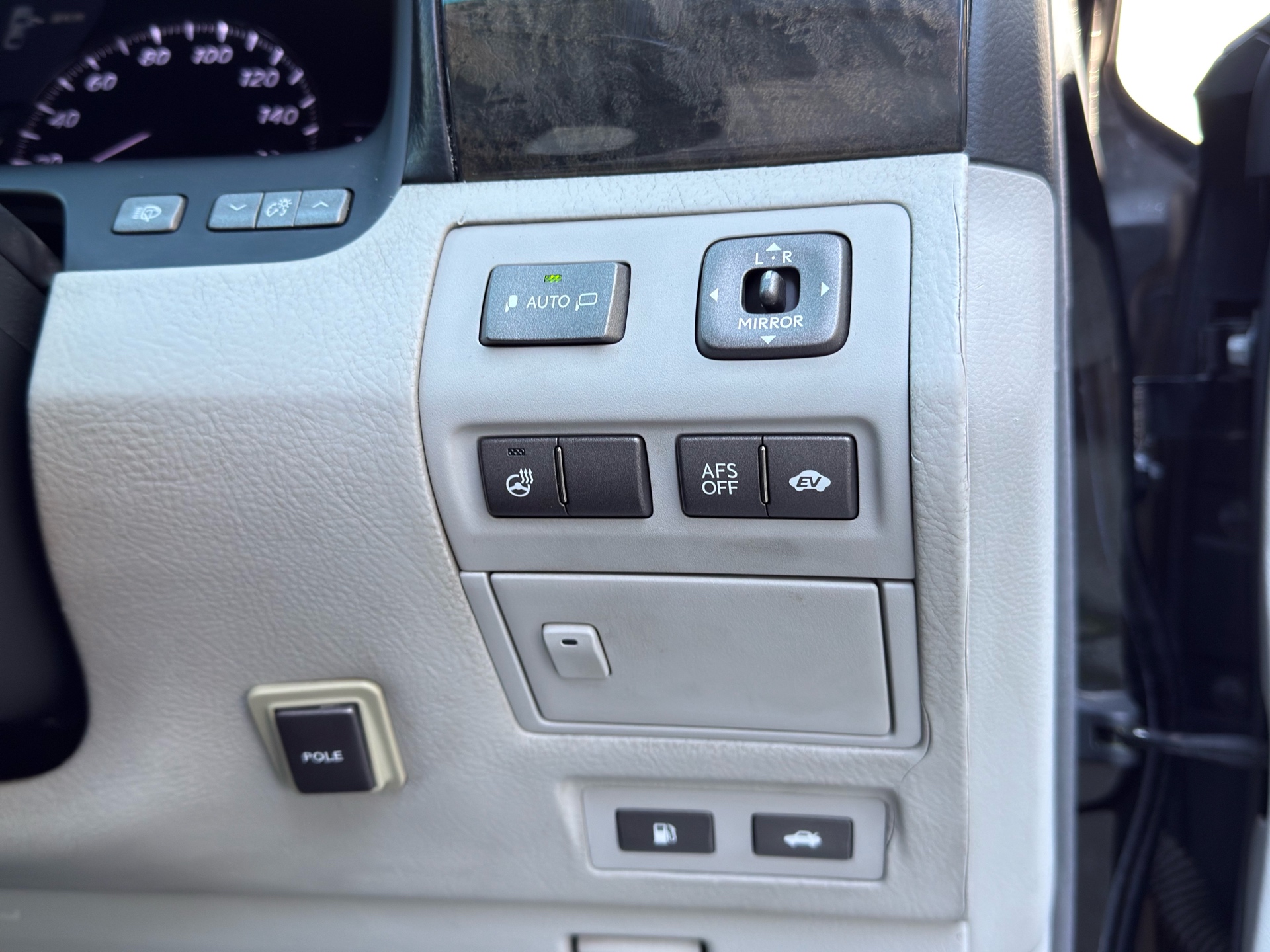 Vehicle photo 11