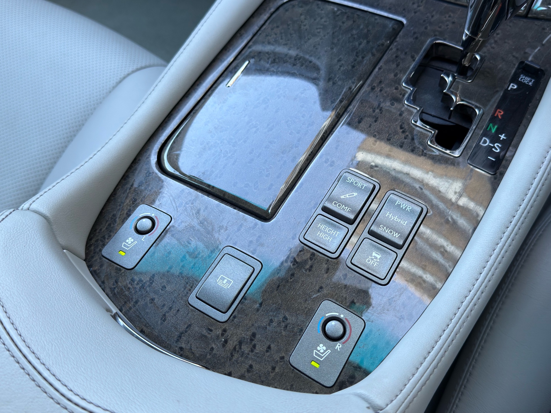 Vehicle photo 9