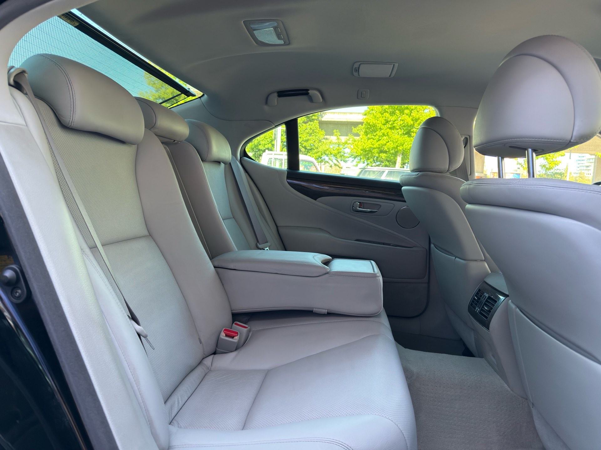Vehicle photo 15