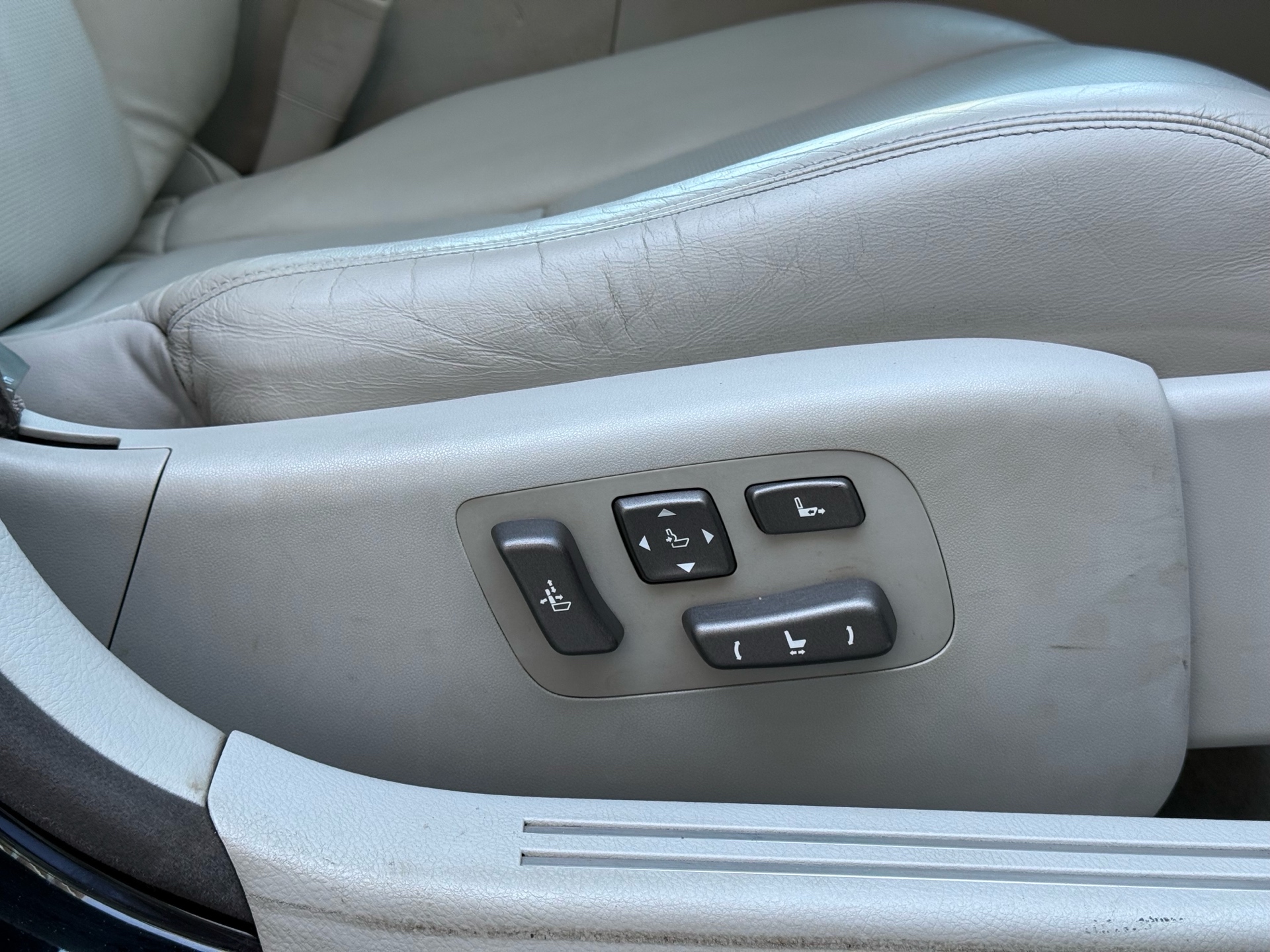 Vehicle photo 14