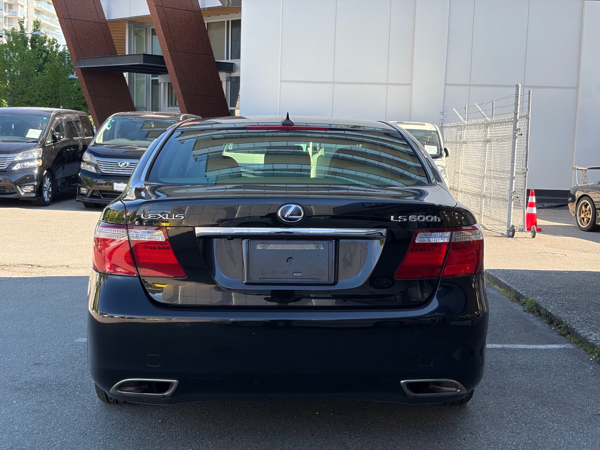 Vehicle photo 5