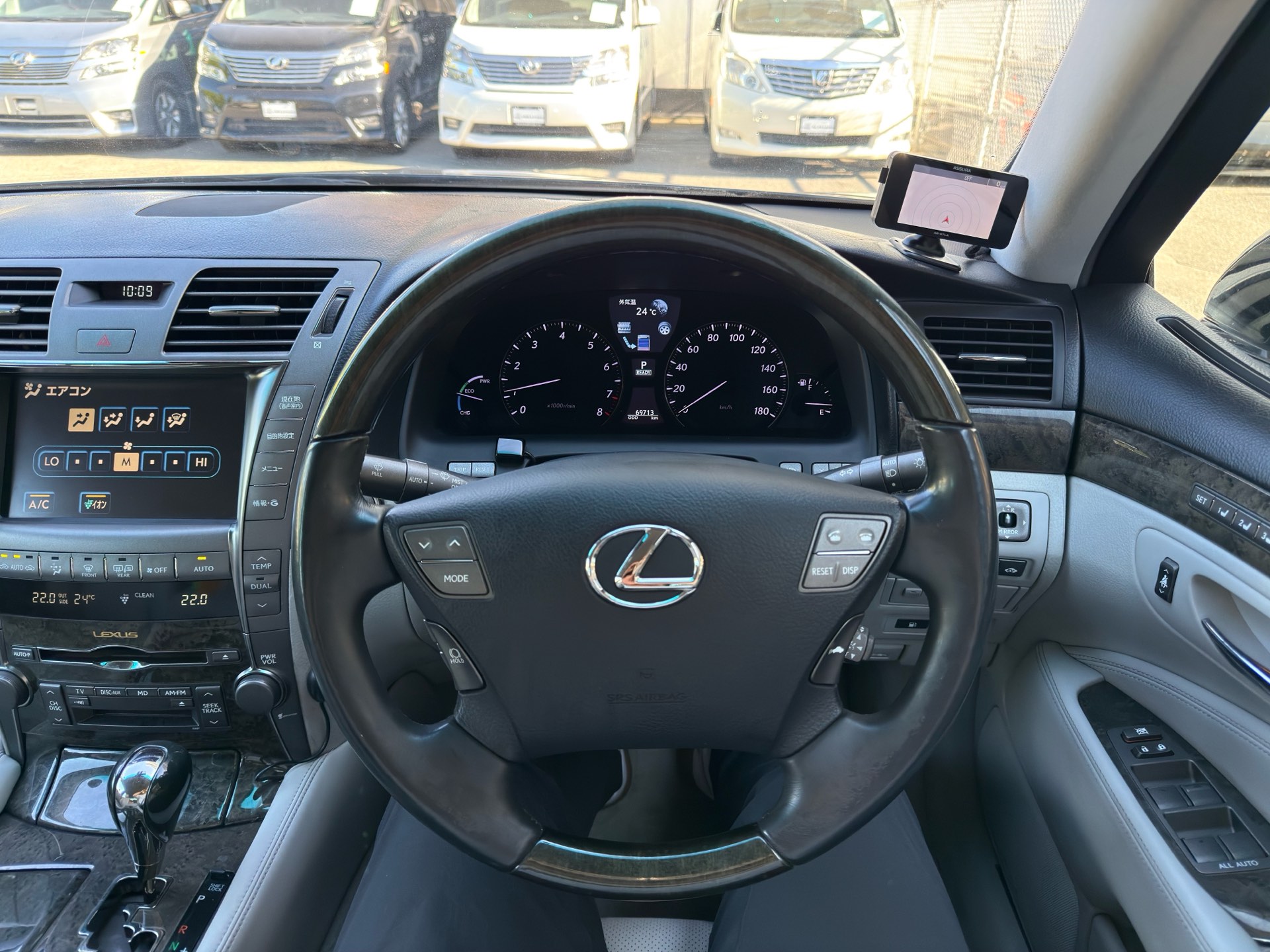Vehicle photo 6