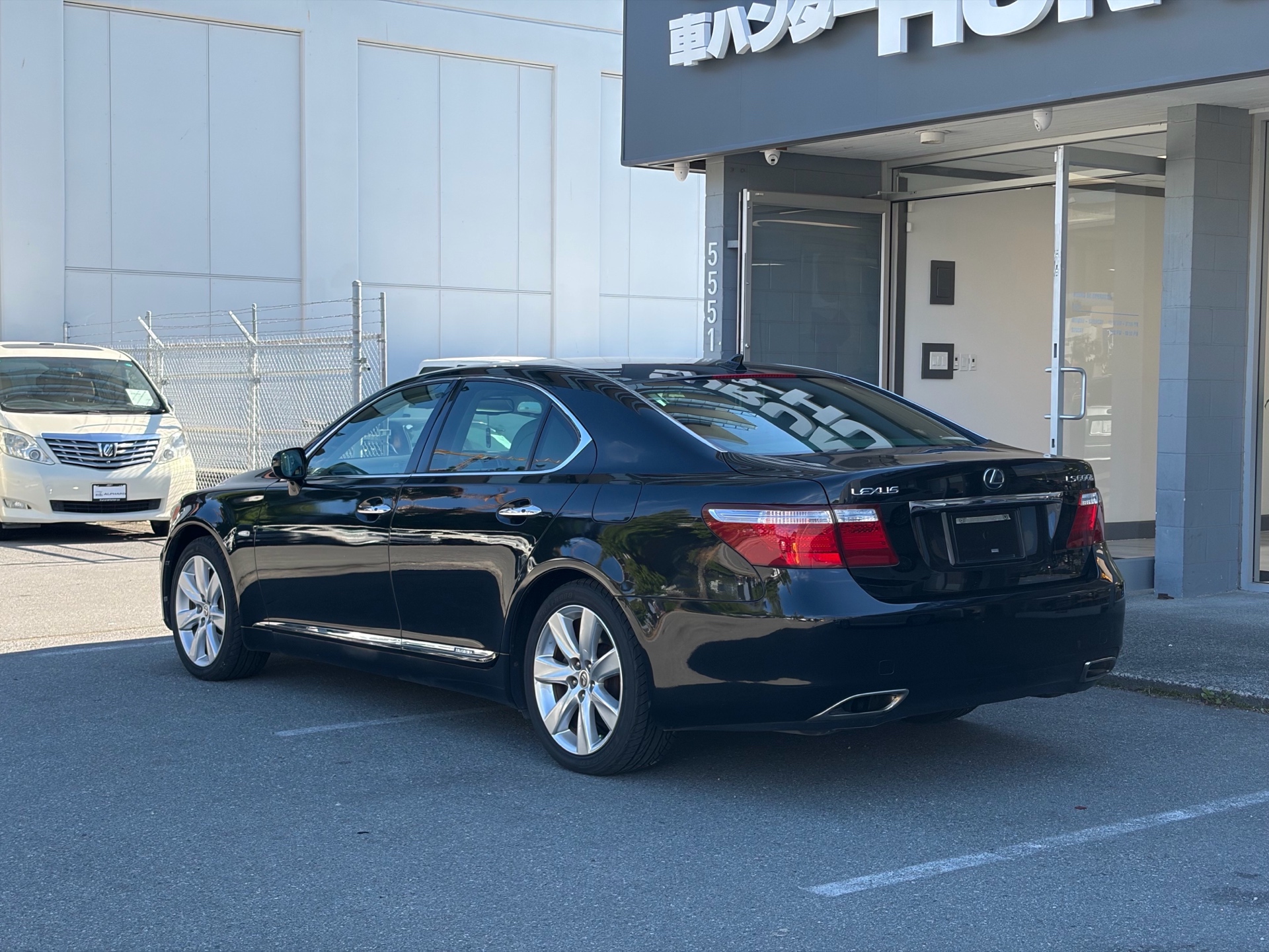 Vehicle photo 4