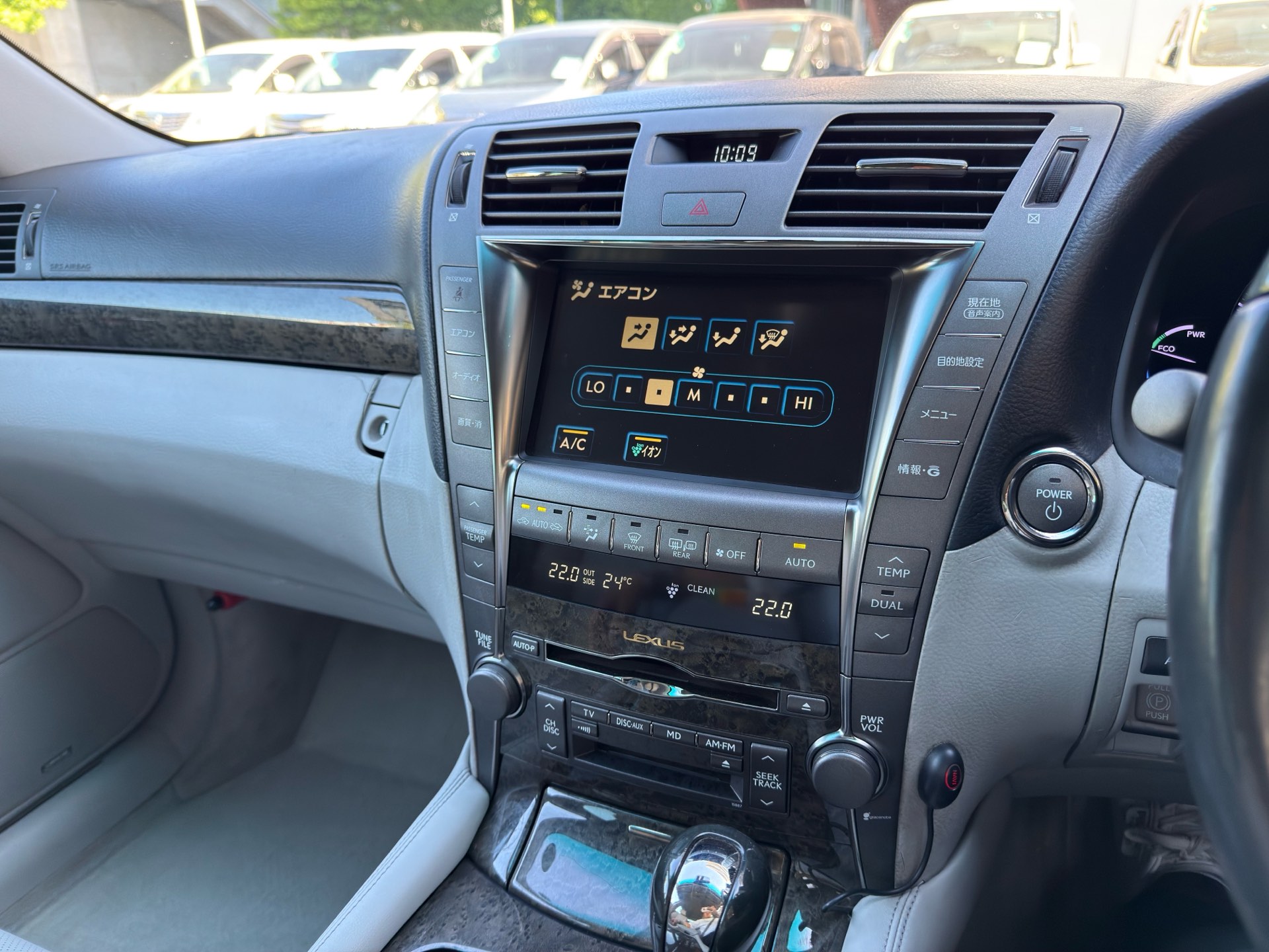Vehicle photo 8