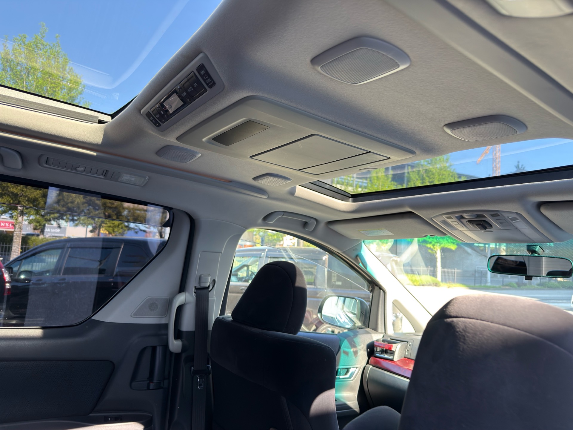 Vehicle photo 9