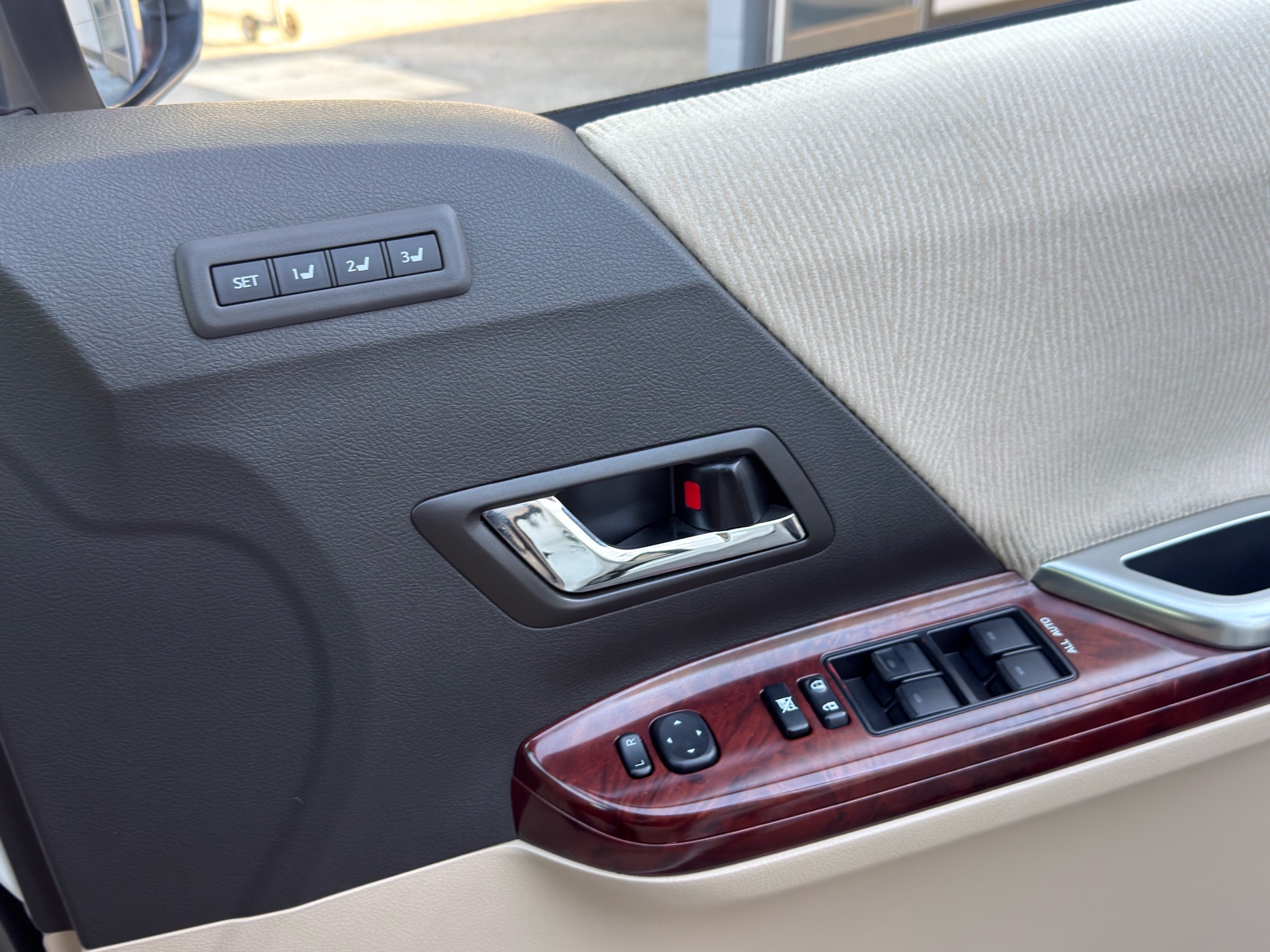 Vehicle photo 11