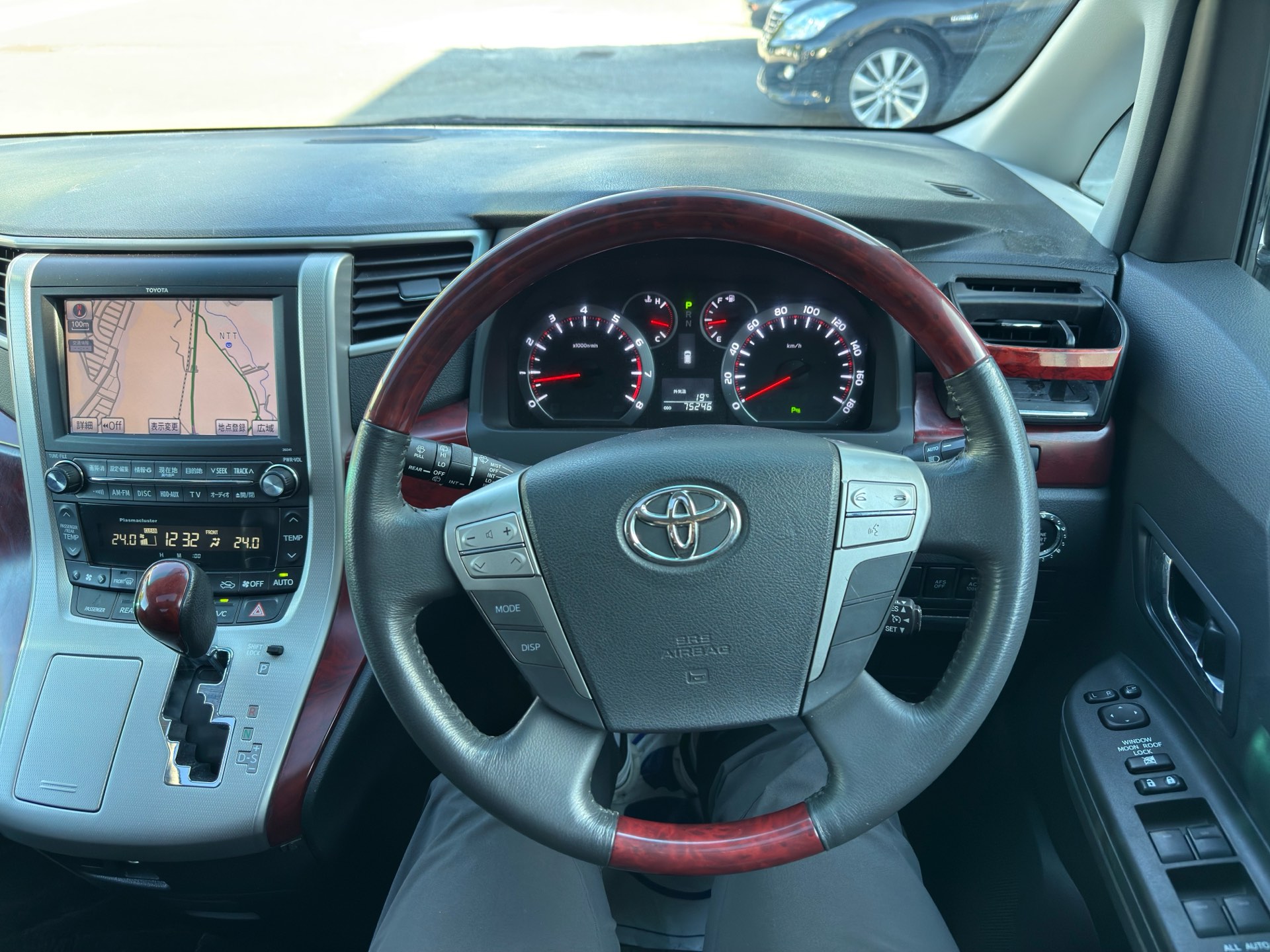 Vehicle photo 5