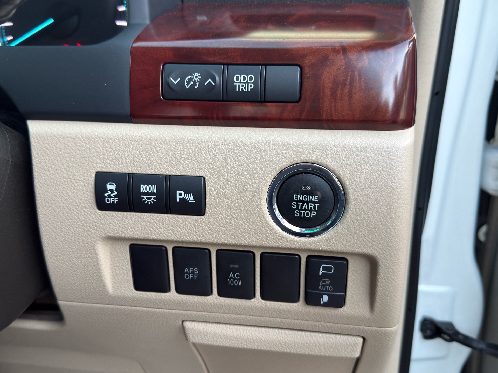 Vehicle photo 10
