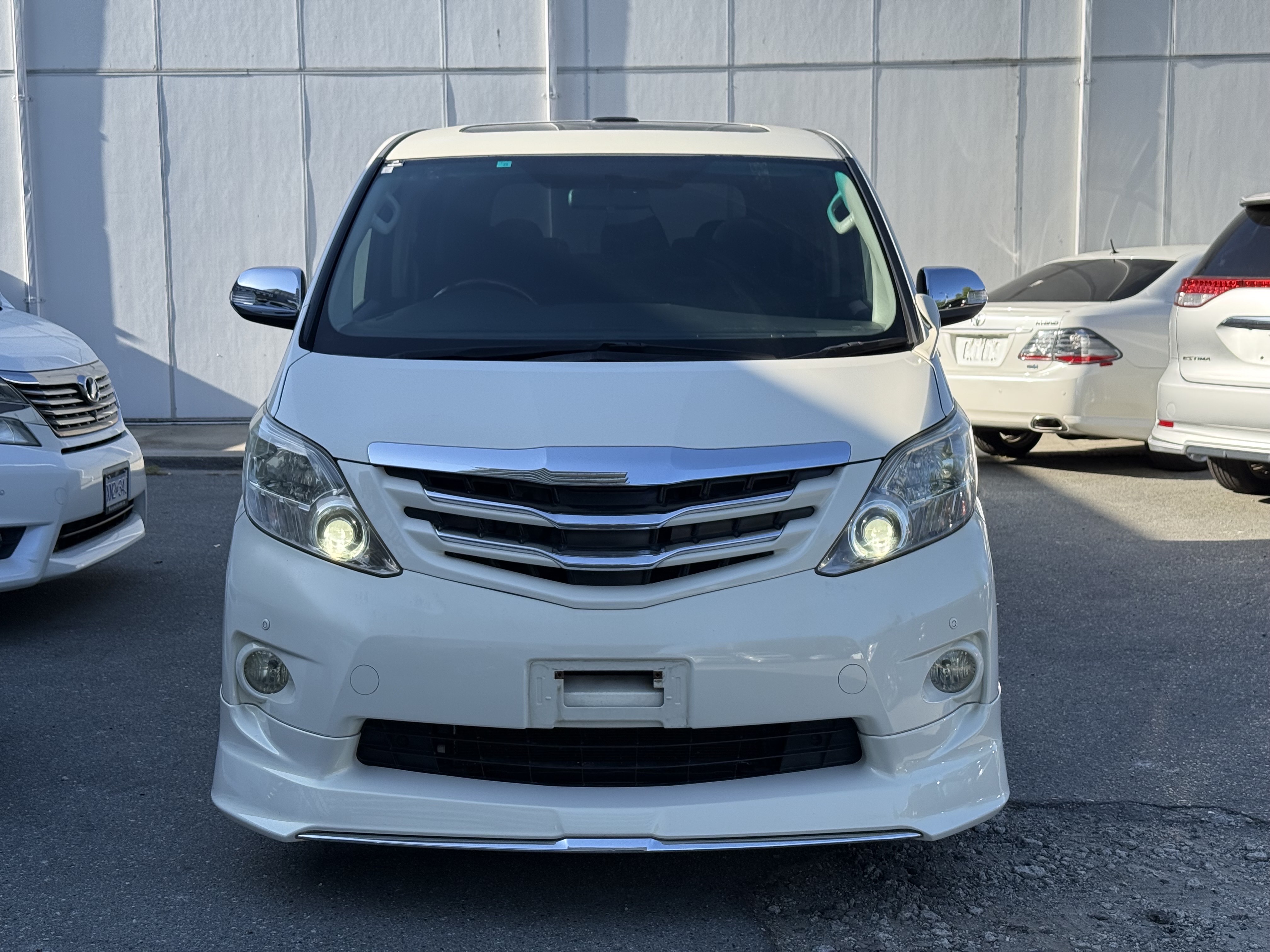 Vehicle photo 2