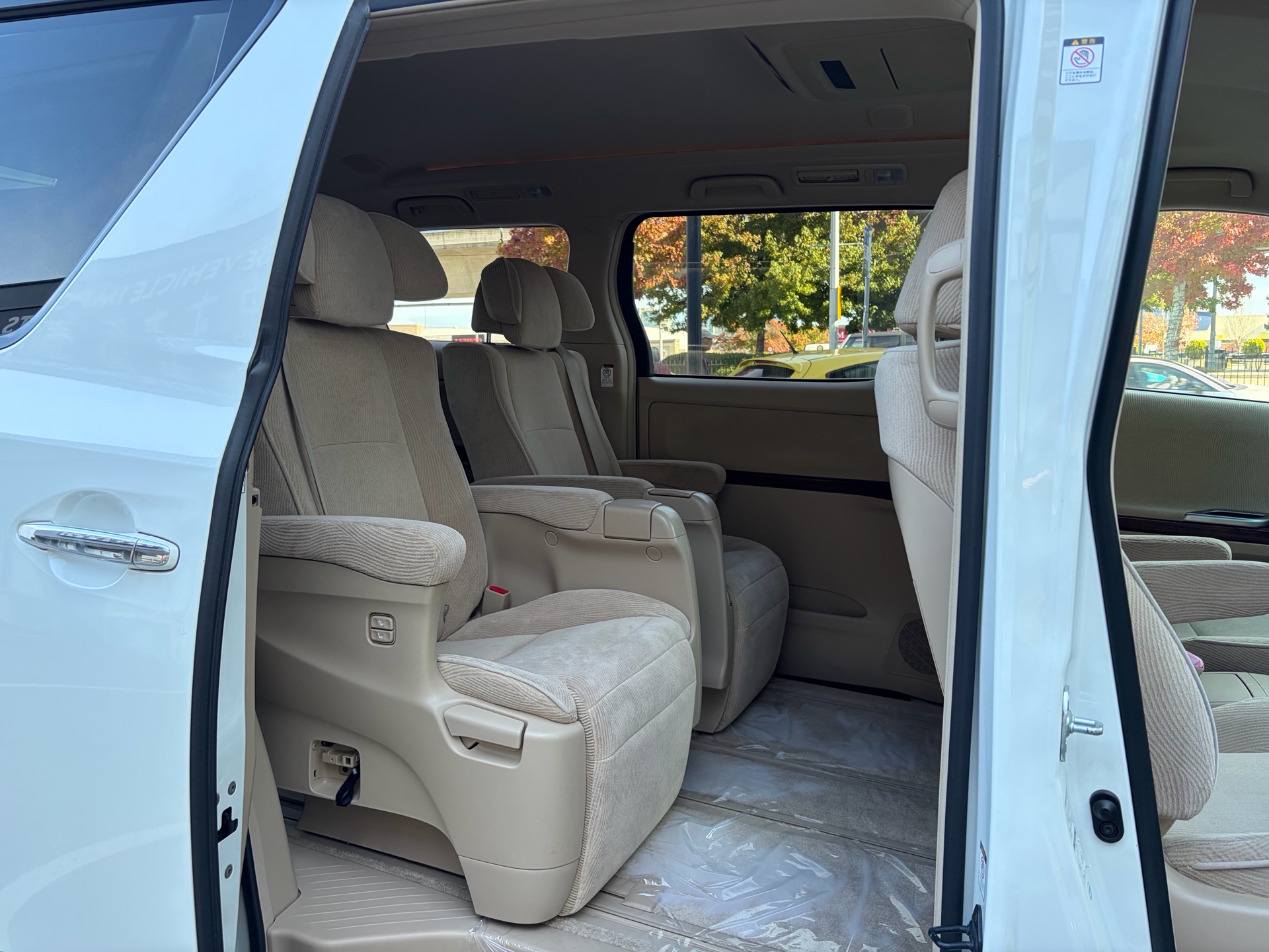 Vehicle photo 16