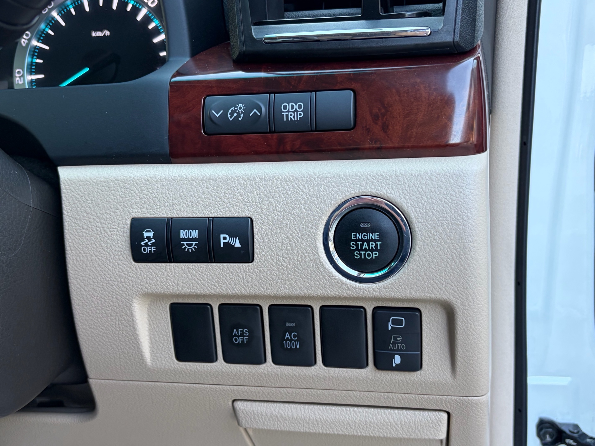Vehicle photo 13