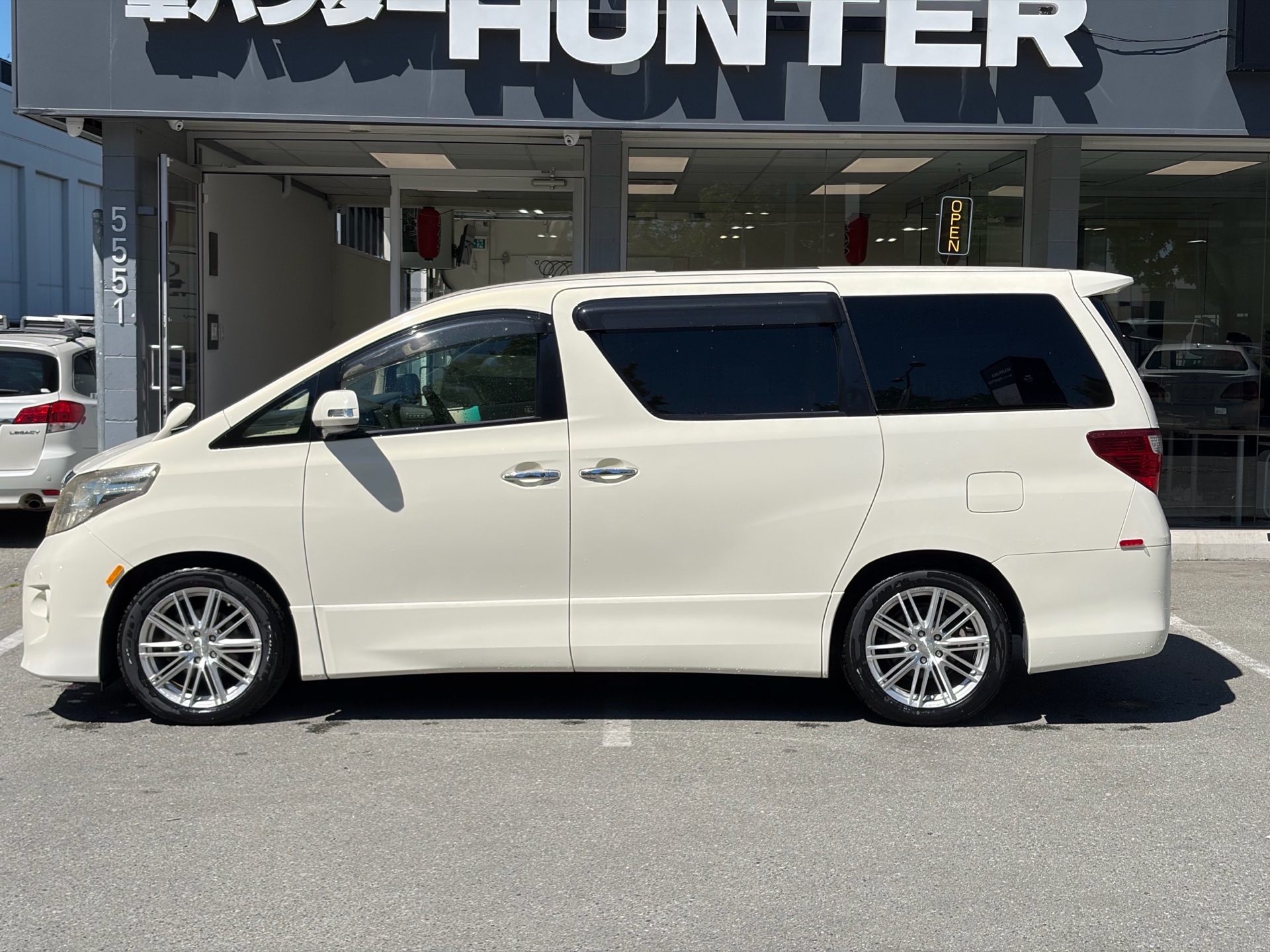 Vehicle photo 3