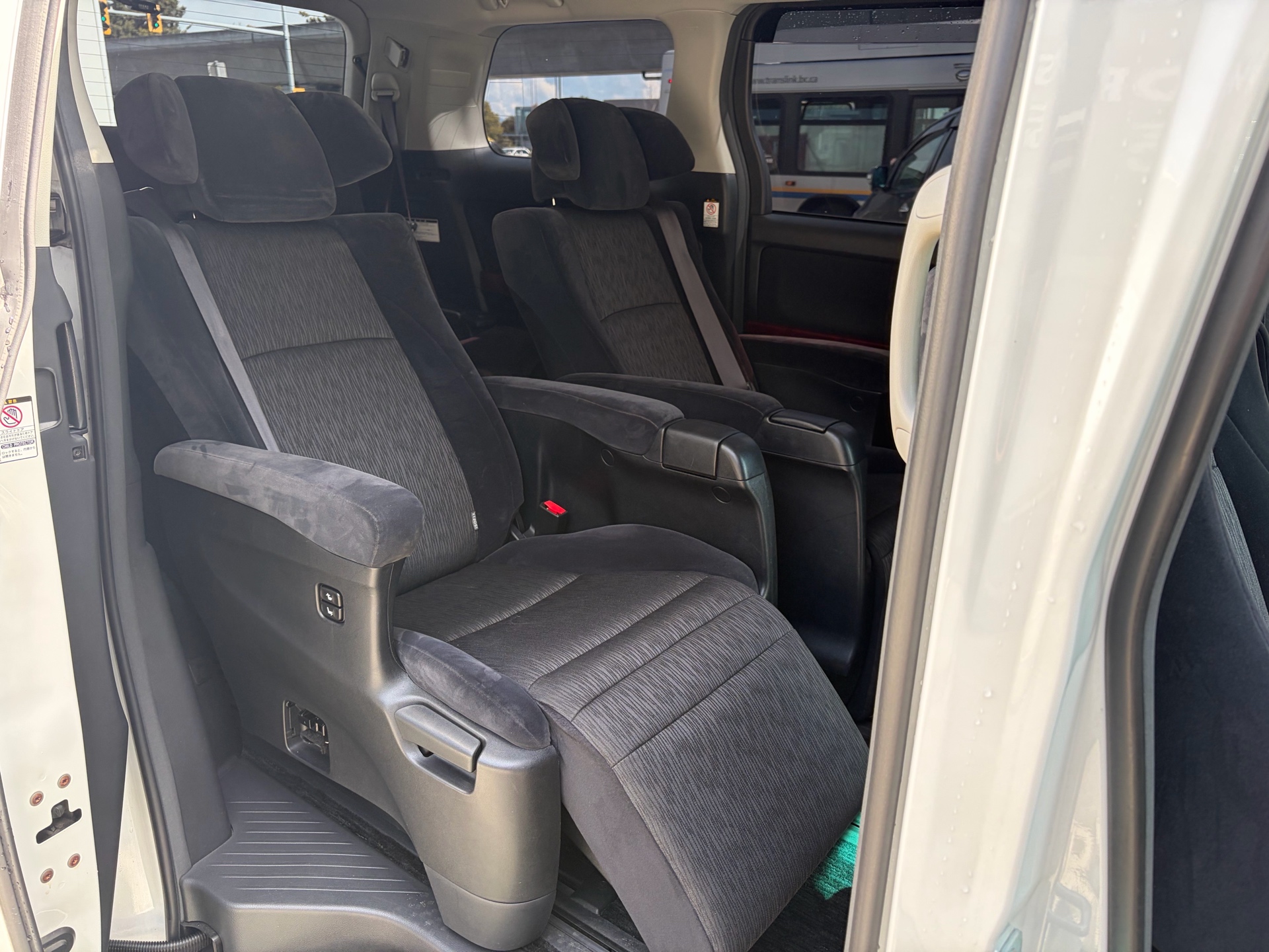 Vehicle photo 17