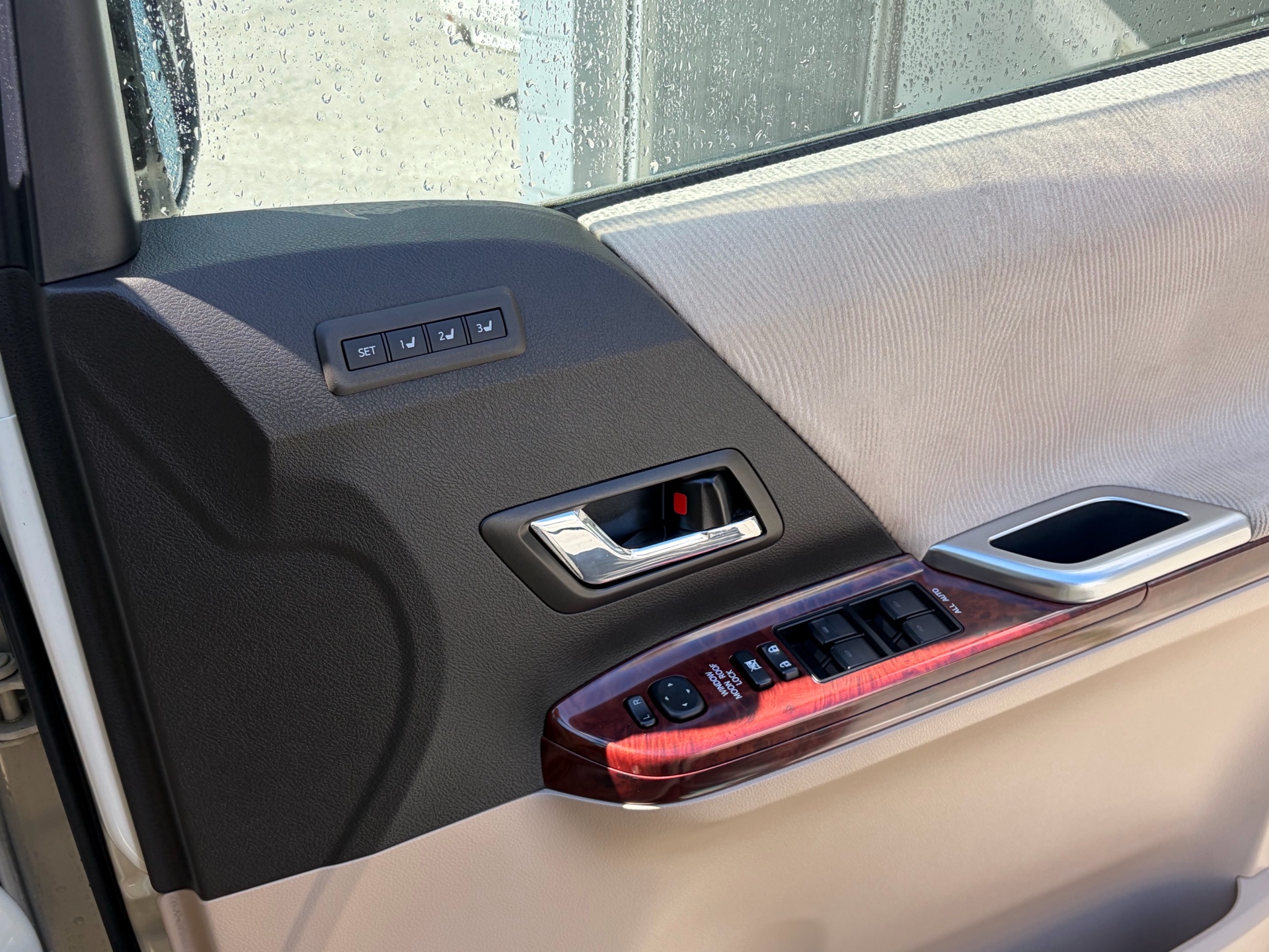 Vehicle photo 11