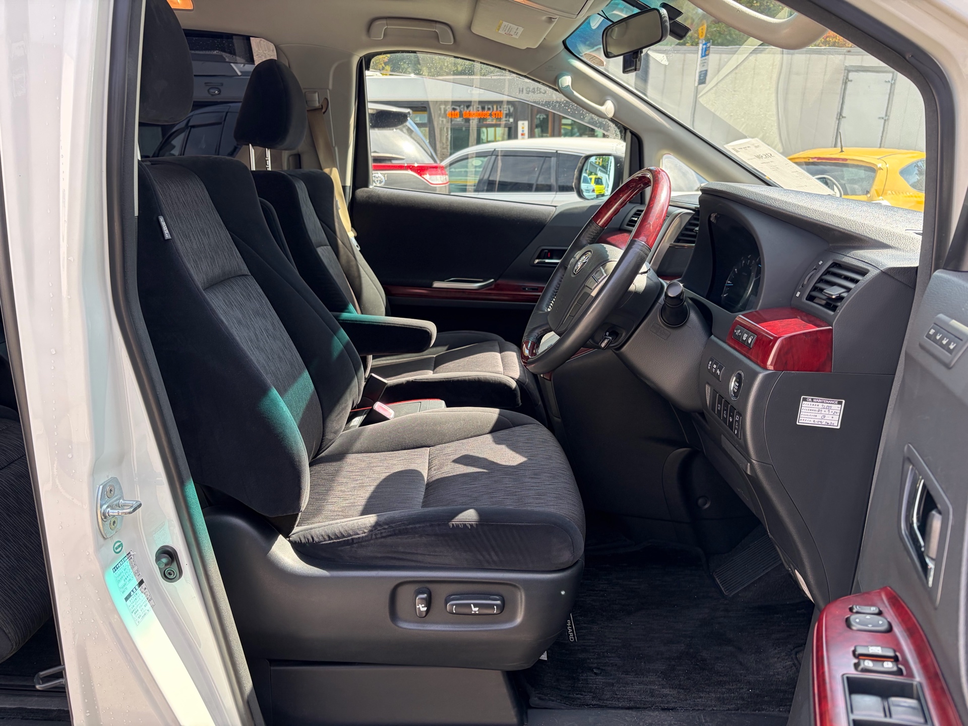 Vehicle photo 16