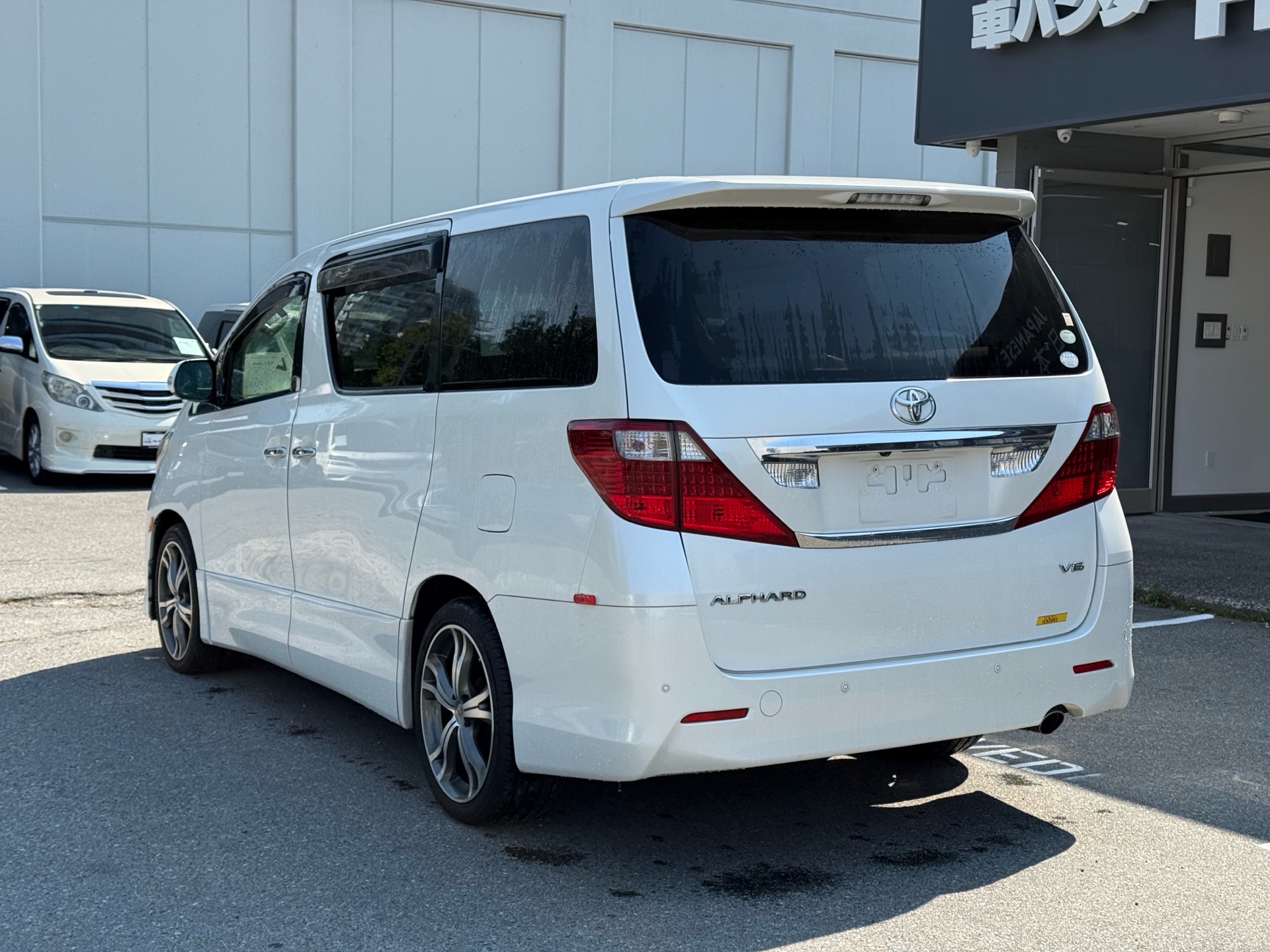 Vehicle photo 4