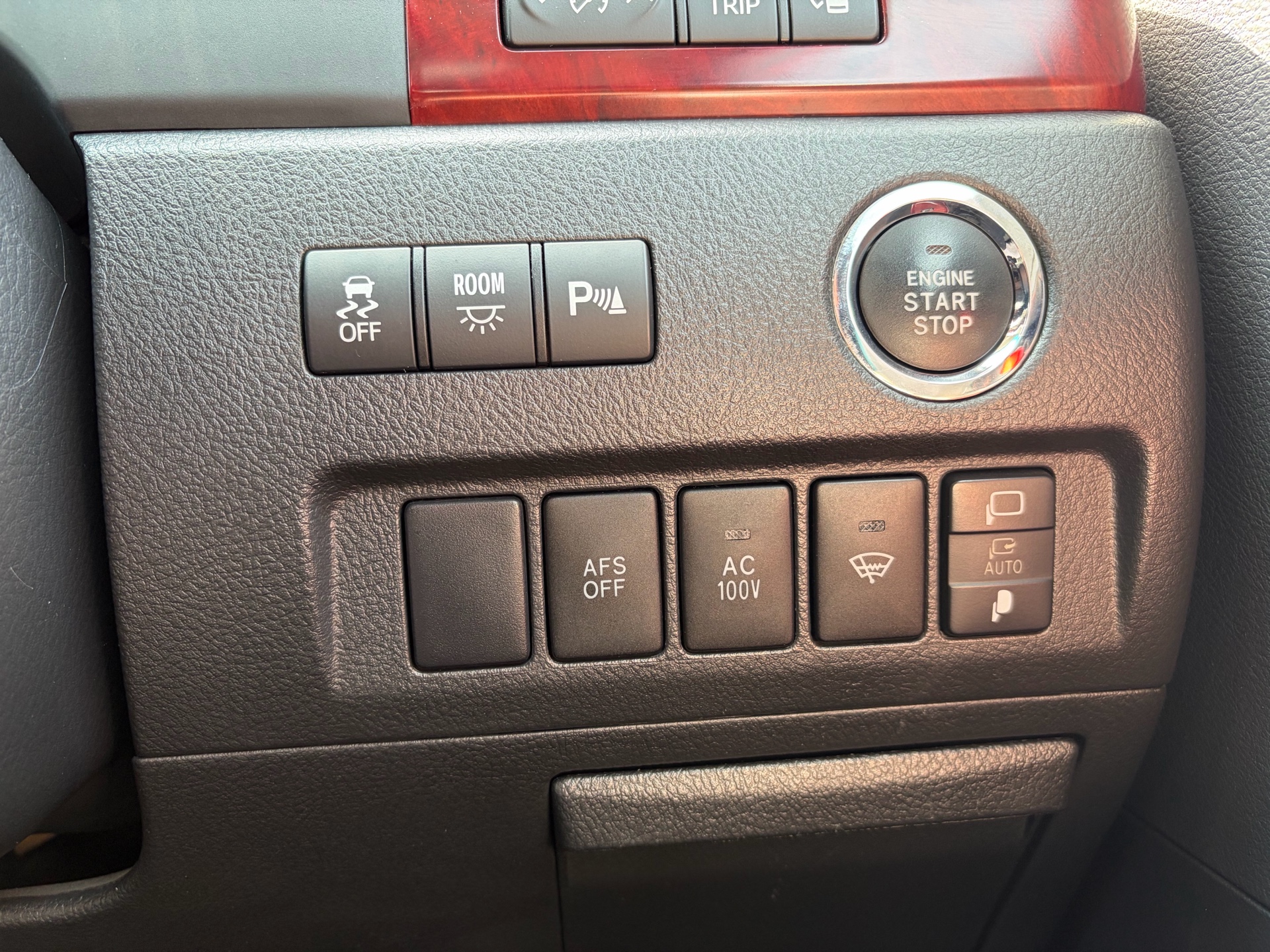 Vehicle photo 11