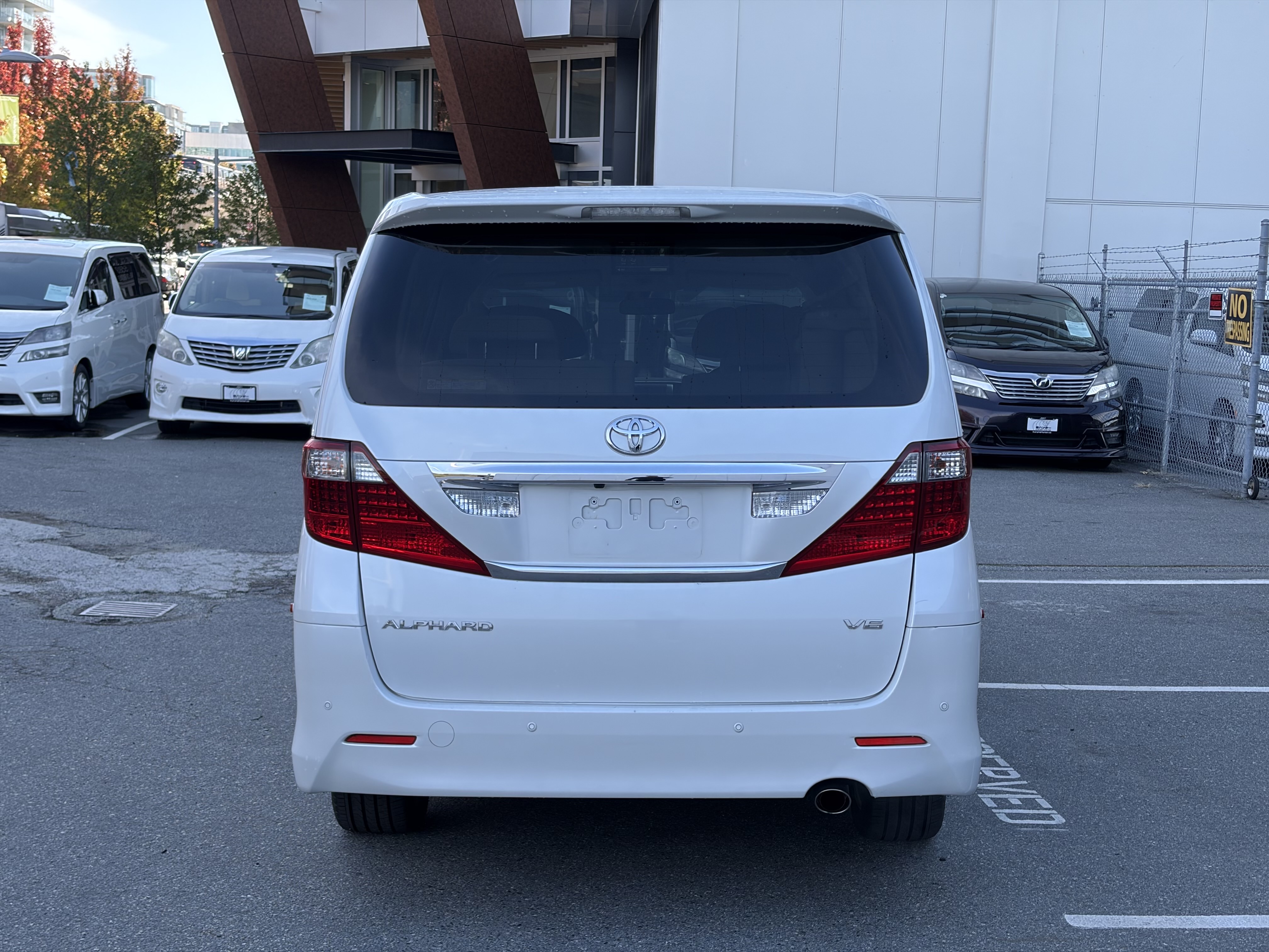 Vehicle photo 4