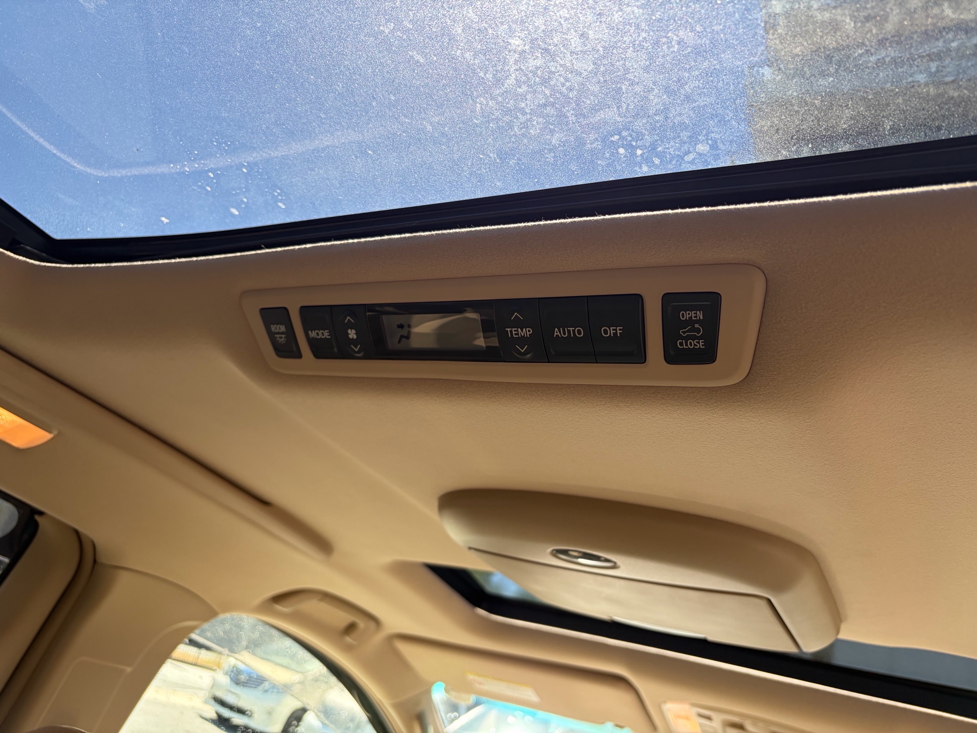 Vehicle photo 14
