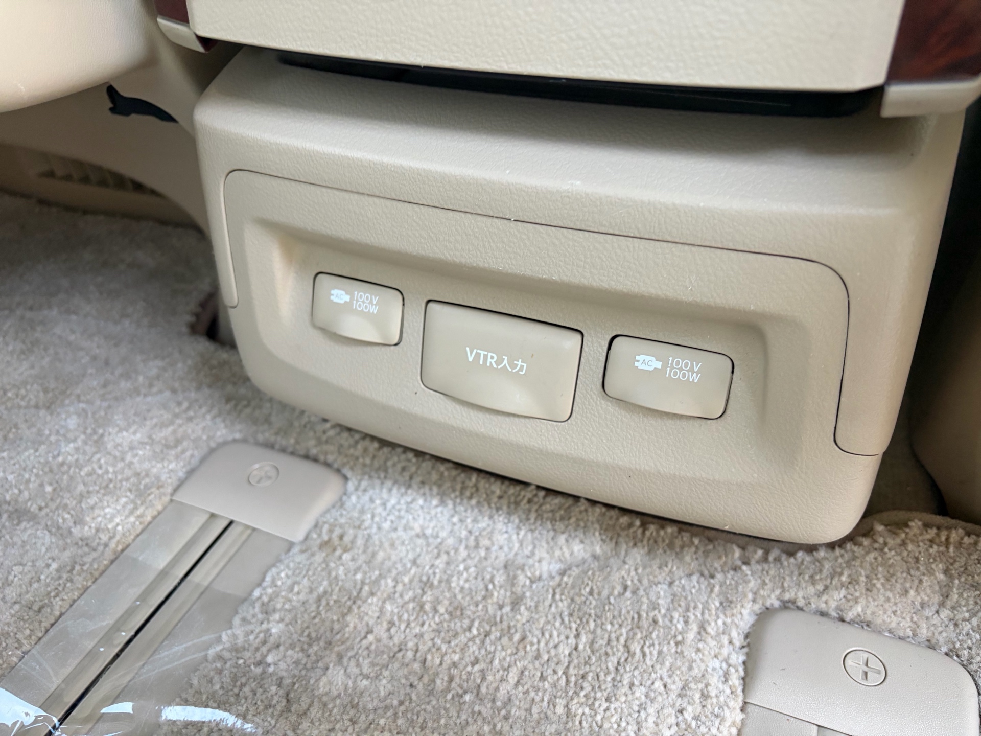 Vehicle photo 18