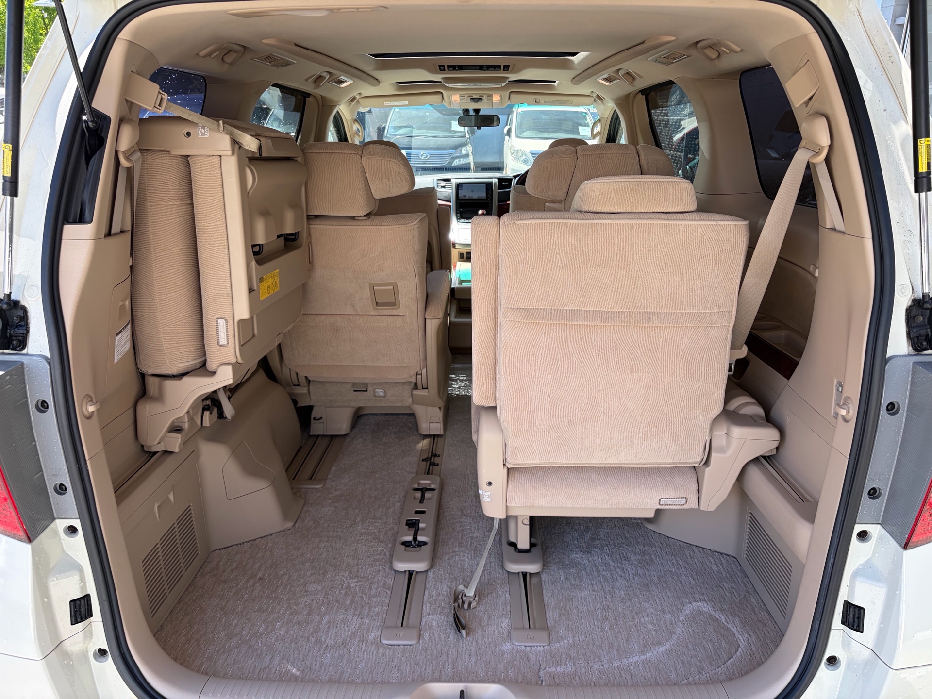Vehicle photo 15