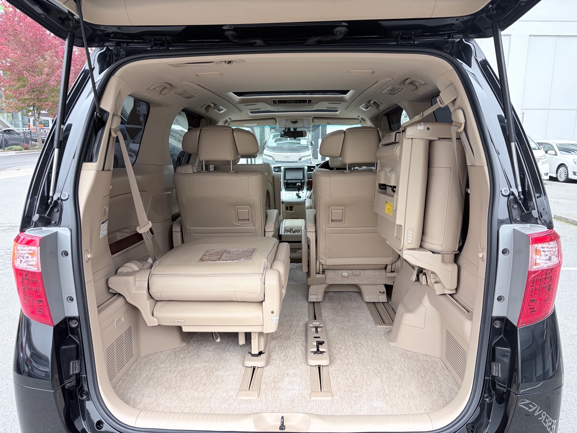 Vehicle photo 18