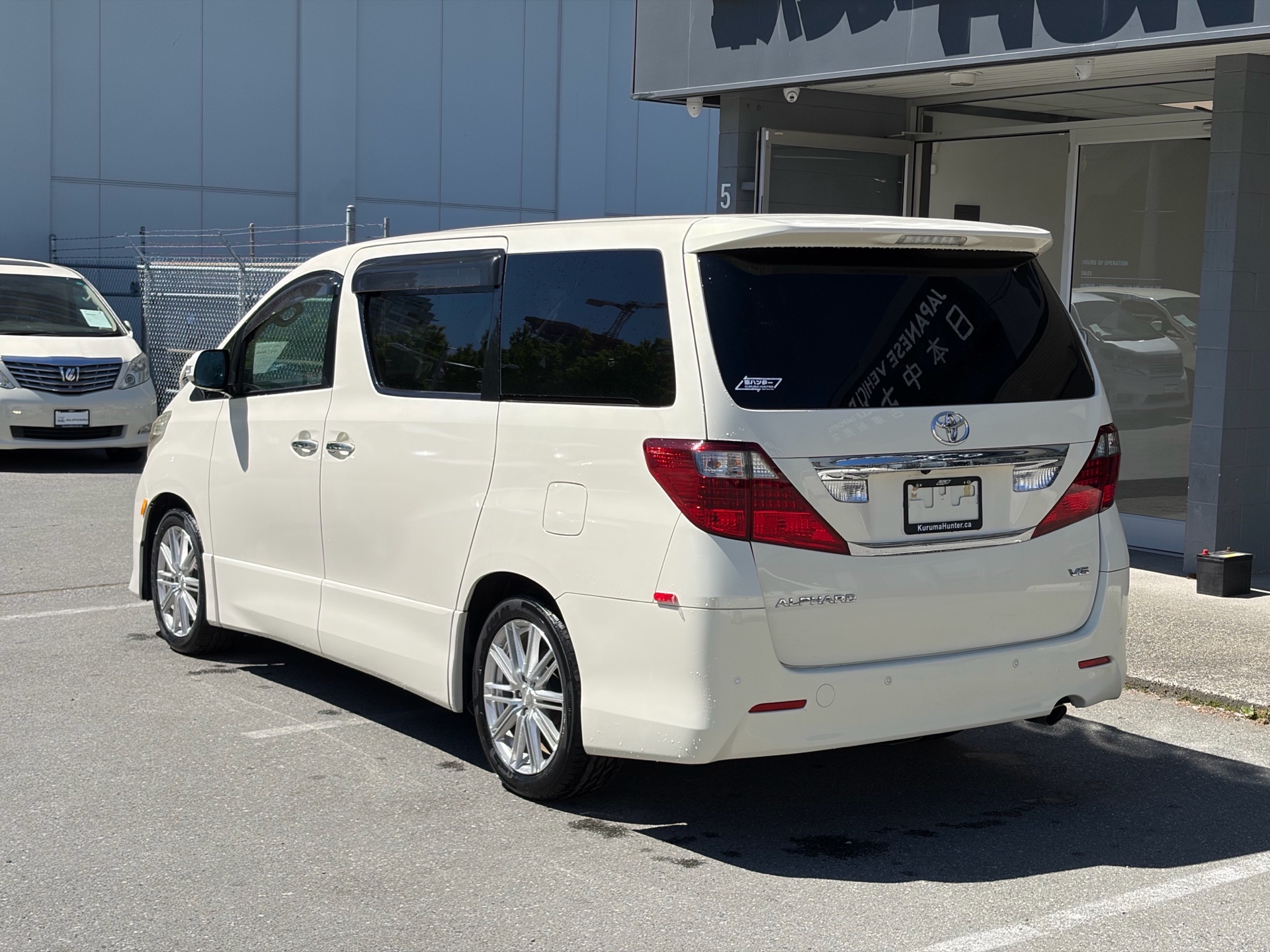 Vehicle photo 4