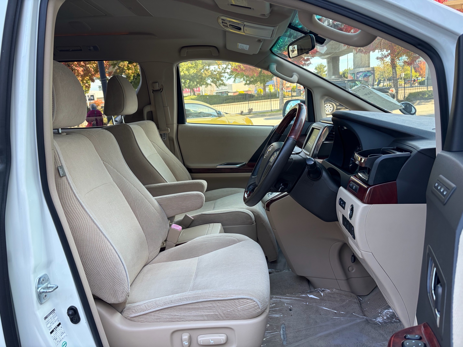 Vehicle photo 15