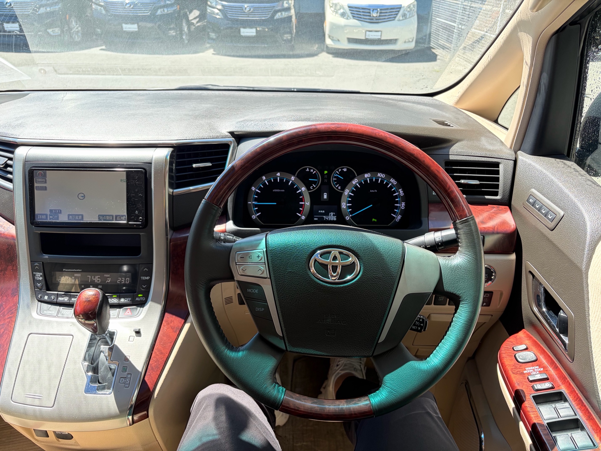 Vehicle photo 6