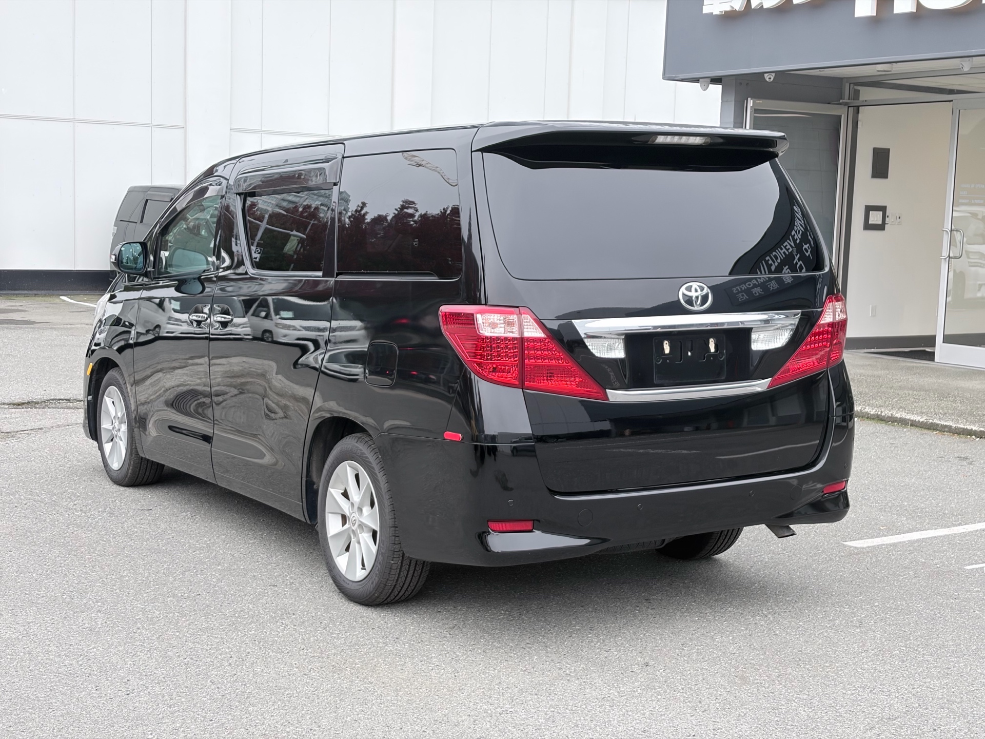 Vehicle photo 5