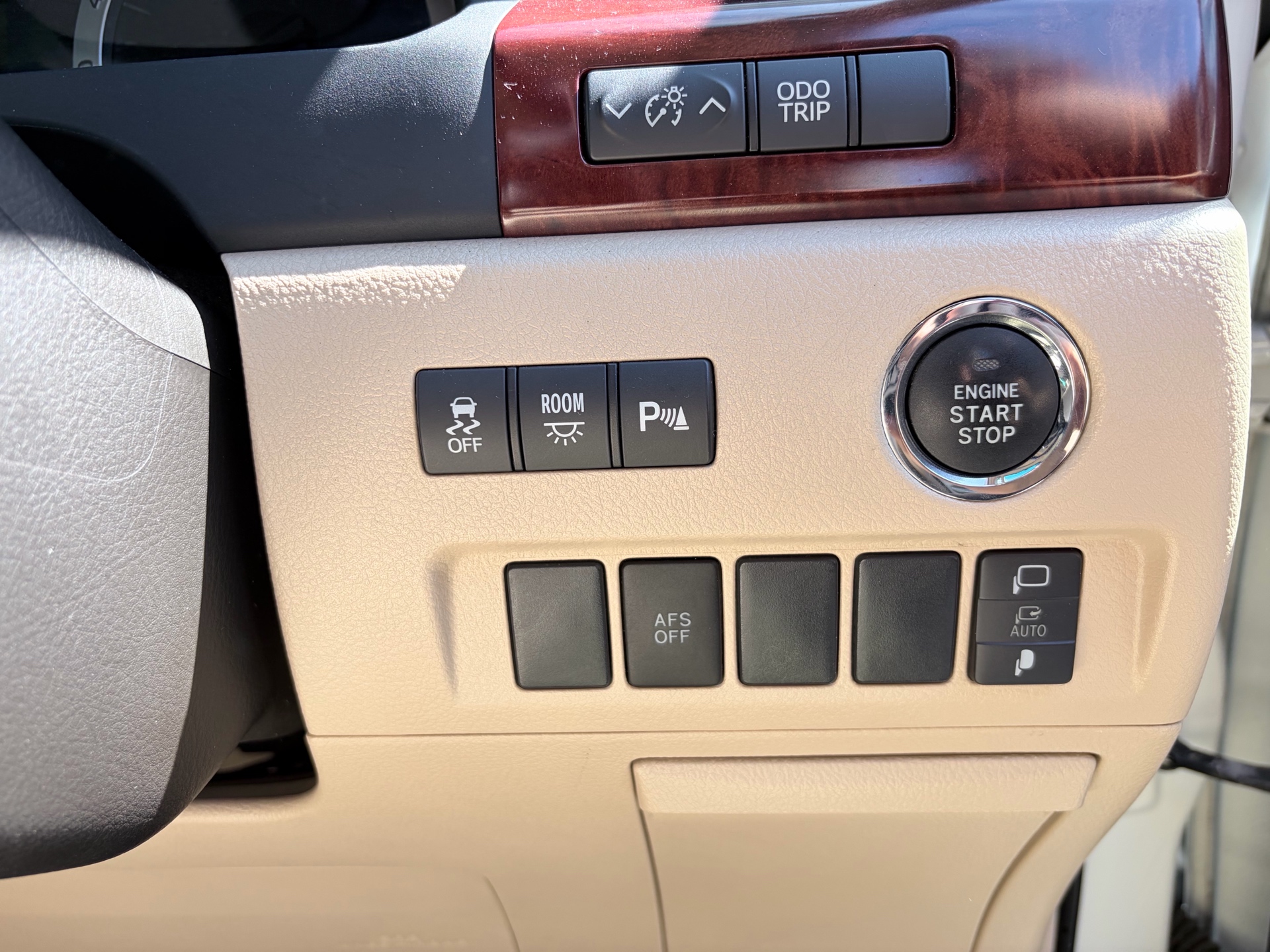 Vehicle photo 10