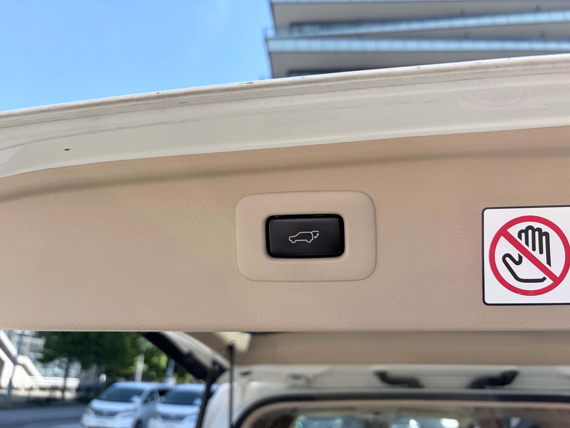 Vehicle photo 18