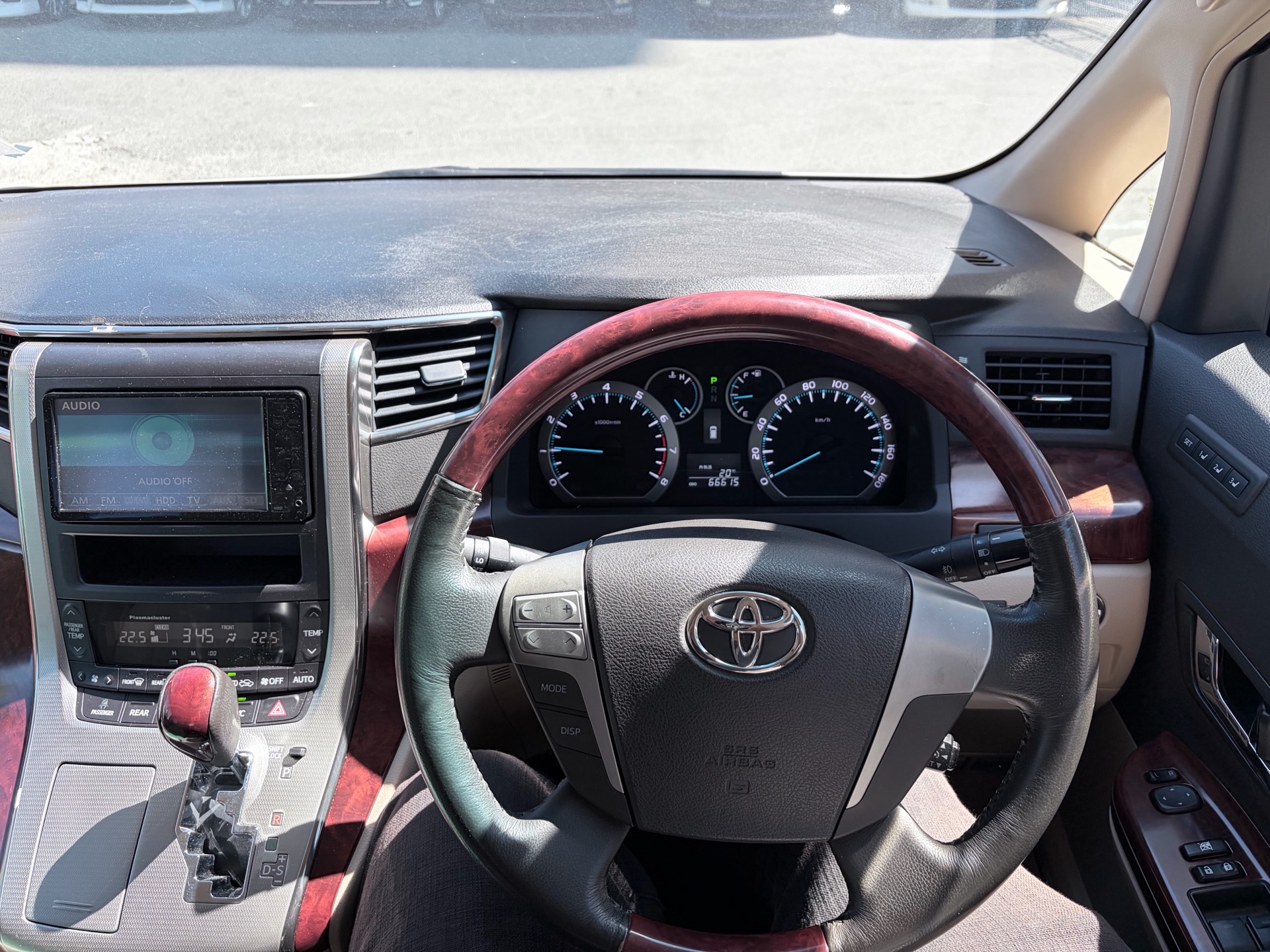 Vehicle photo 8
