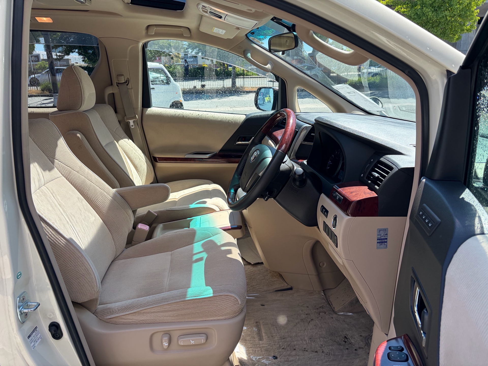 Vehicle photo 12