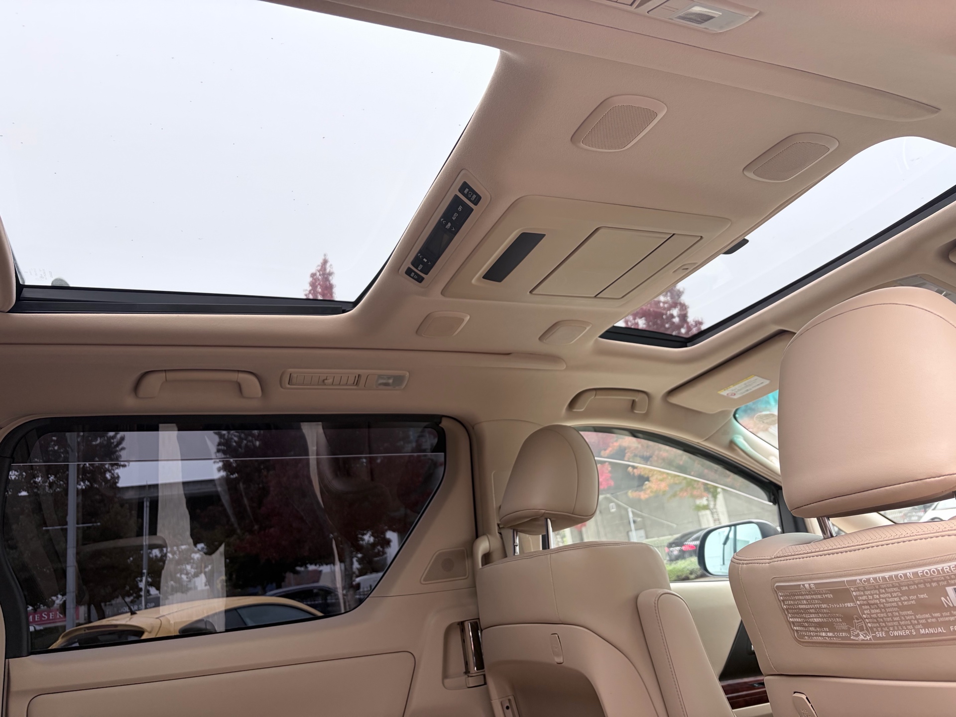 Vehicle photo 16