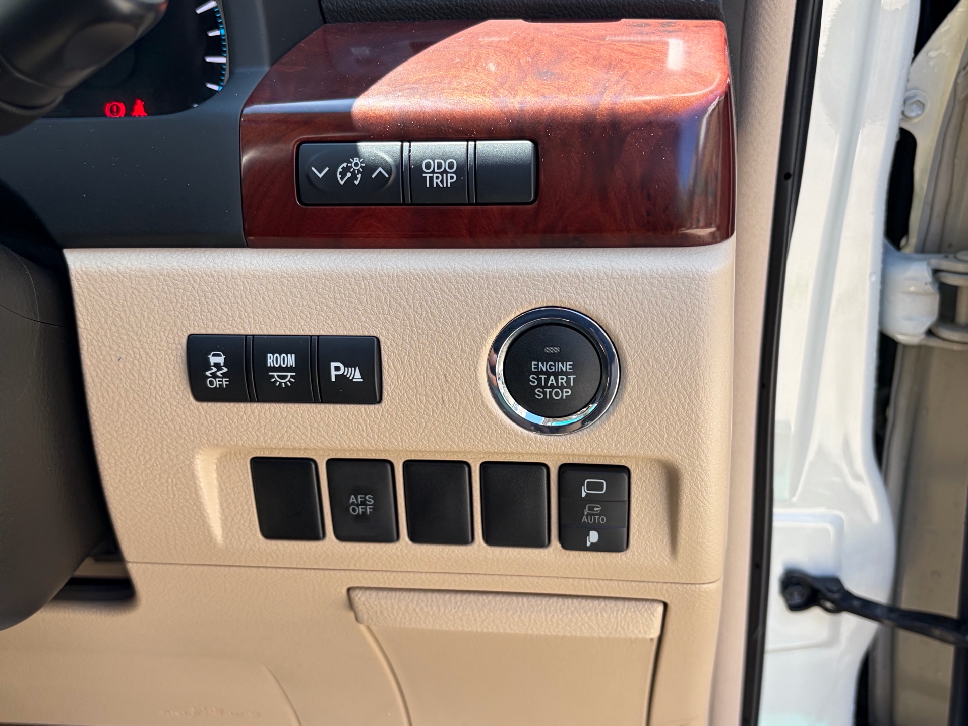Vehicle photo 10