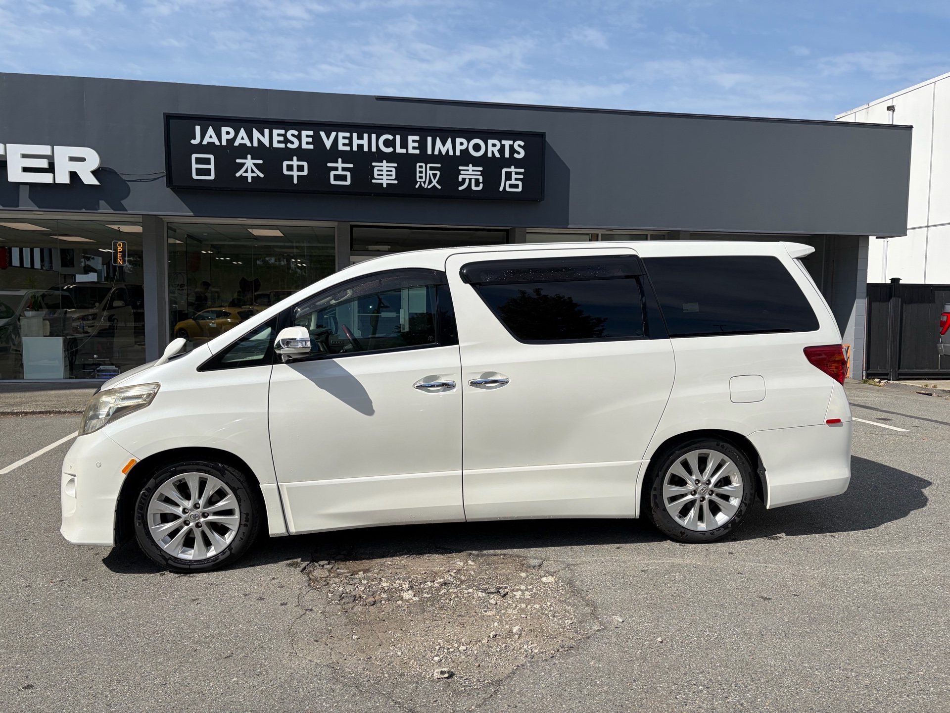 Vehicle photo 4