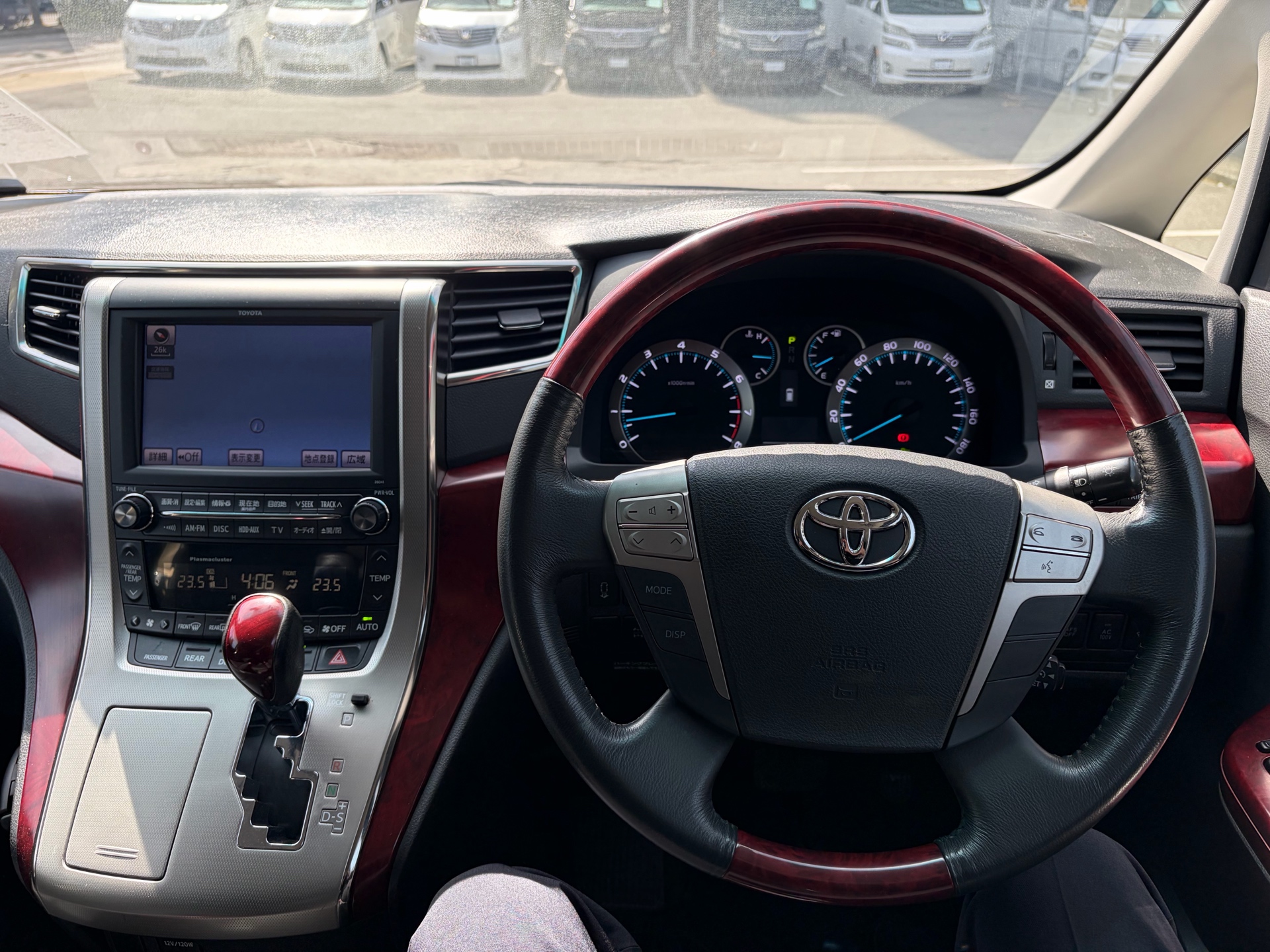 Vehicle photo 9